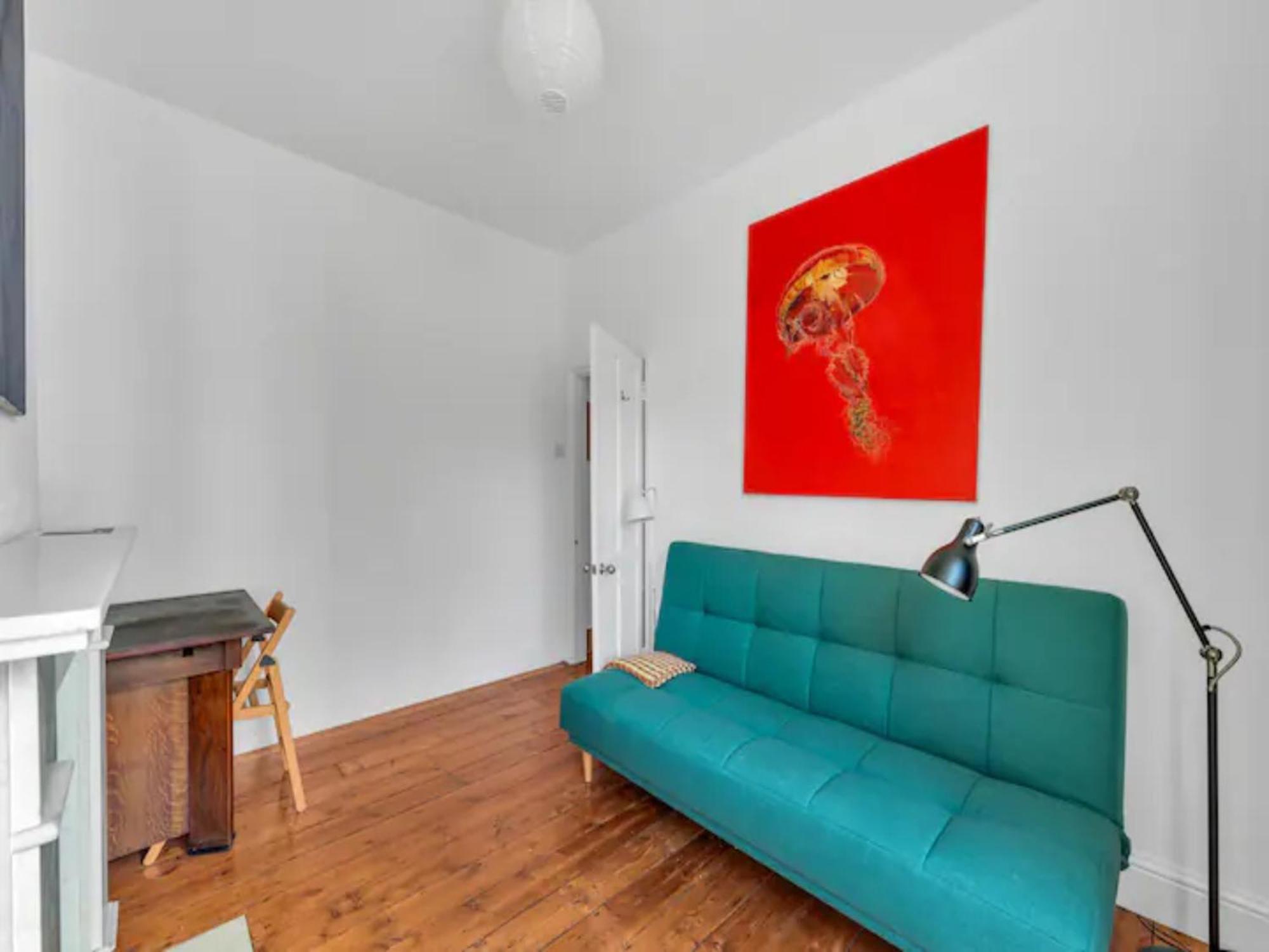 Semesterbostad Pass The Keys Charming Victorian 2 Bed House With Artistic Flair In Acton Ideal For Families And Groups Excellent Transport Links London