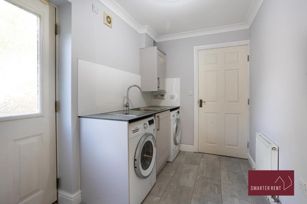 Holiday home Wimbledon - Driveway Parking Garden 4bed *