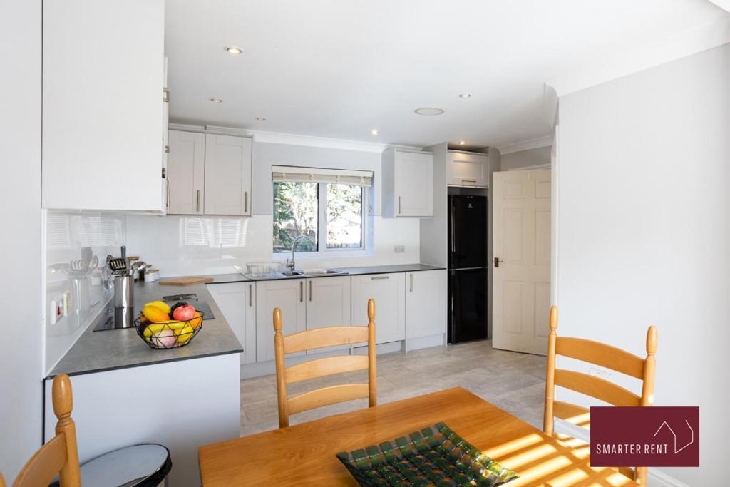 Wimbledon - Driveway Parking Garden 4bed Ferienhaus *