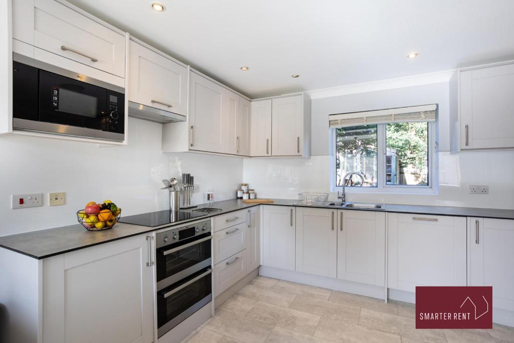 Wimbledon - Driveway Parking Garden 4bed * London