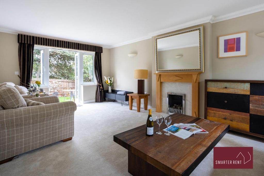 Ferienhaus Wimbledon - Driveway Parking Garden 4bed