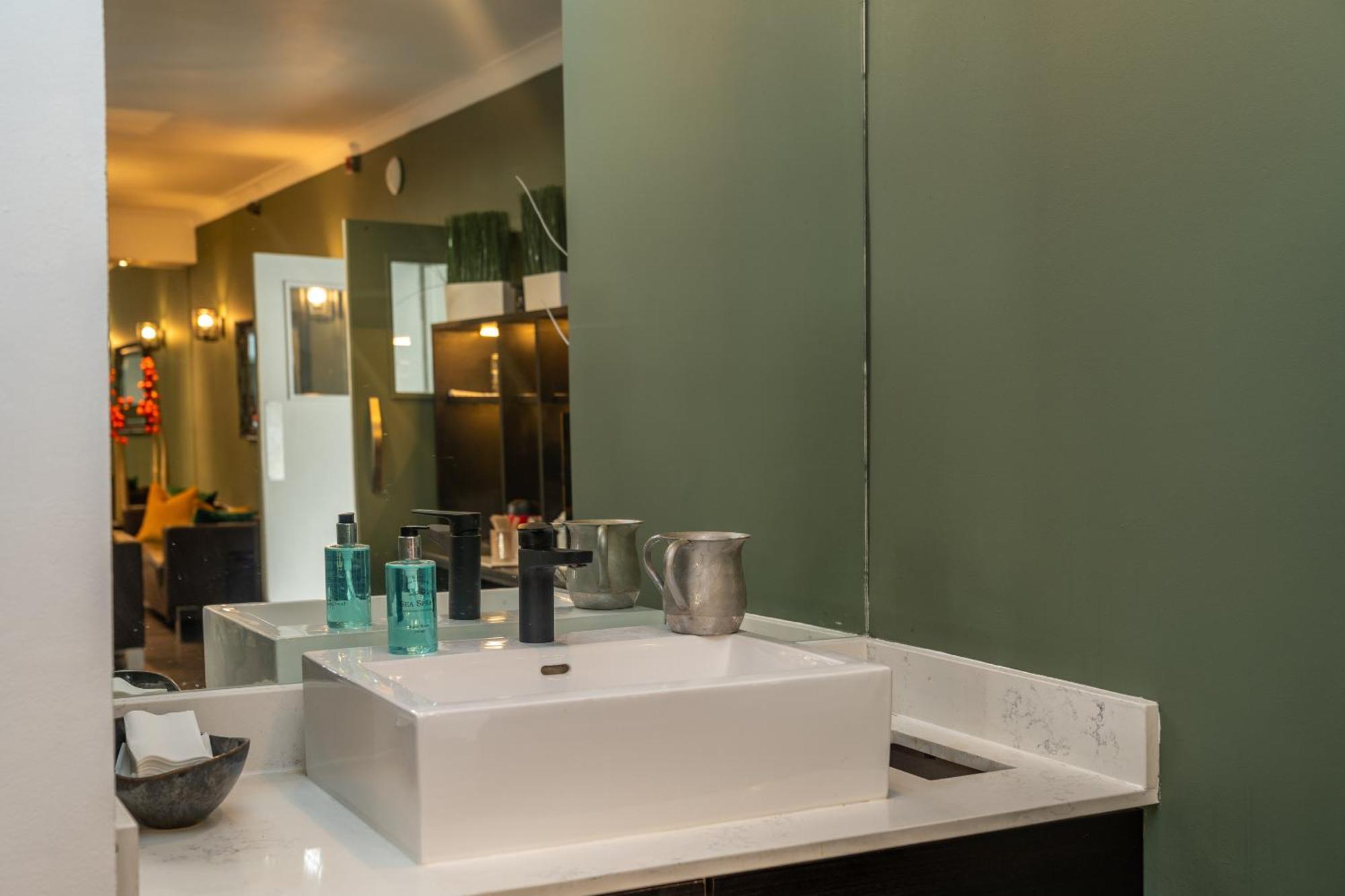Croft Court Hotel London