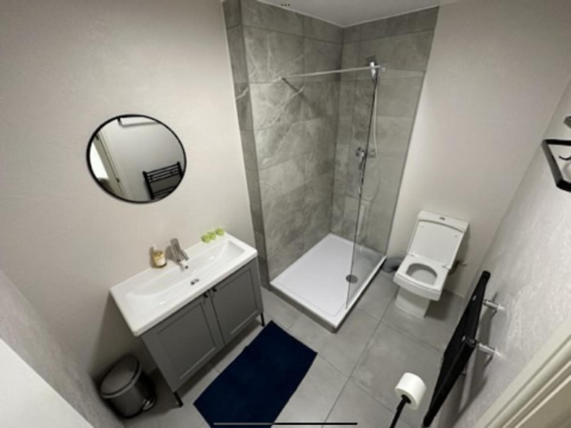 Double Bedroom With Shared Bathroom Stunning Location Lägenhet *