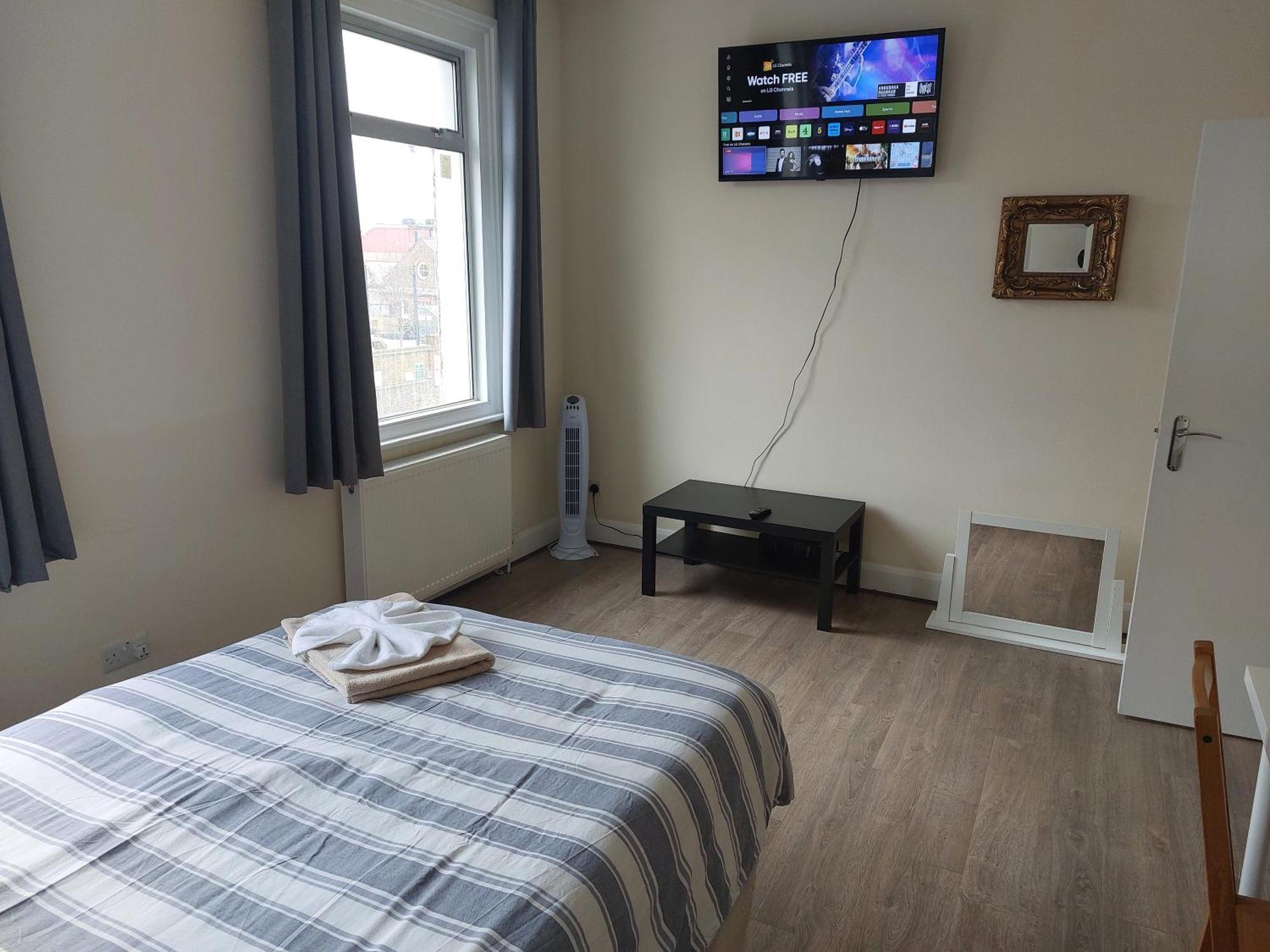 Family Friendly 3 Bedroom Flat Zone 2 - Children Free! Londen