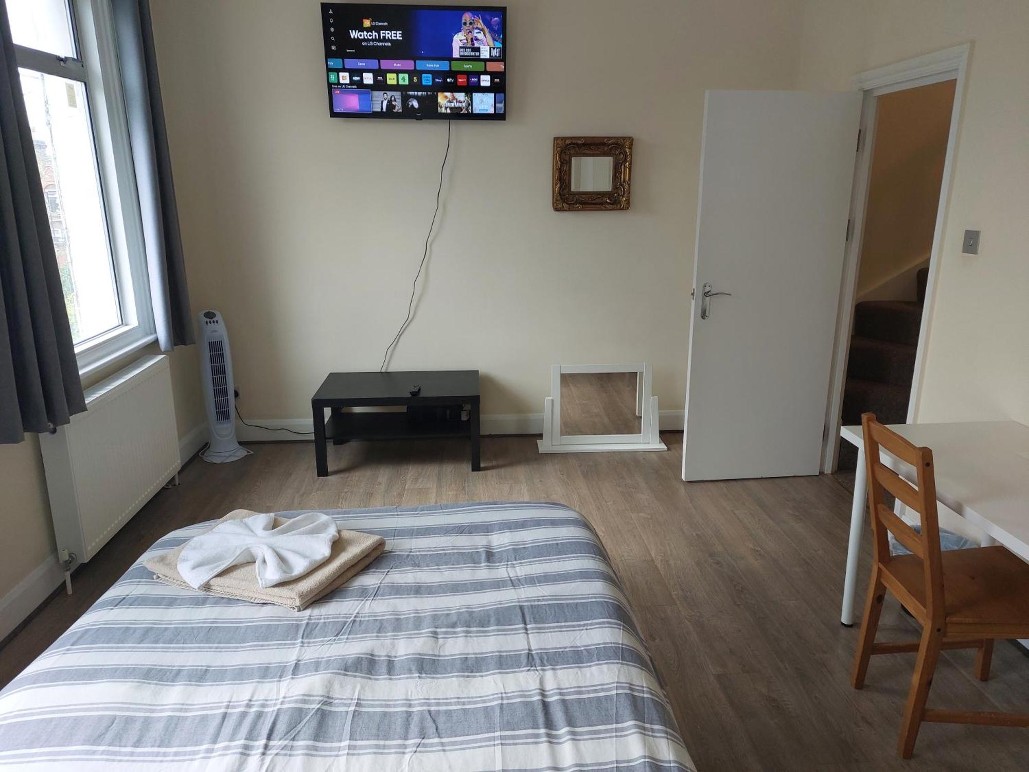 Family Friendly 3 Bedroom Flat Zone 2 - Children Free! * Londen