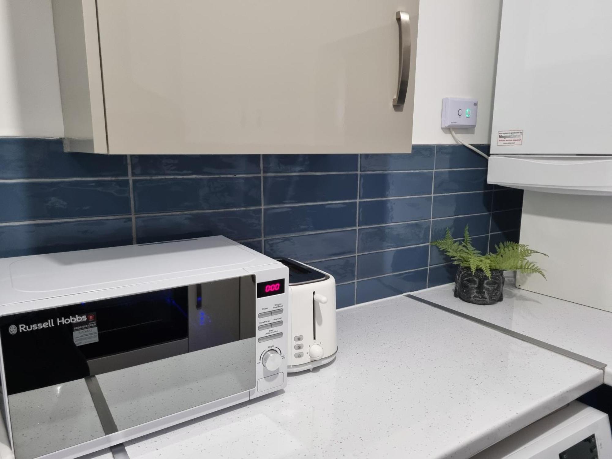 Beautiful Modern On Wick Lane Apartment