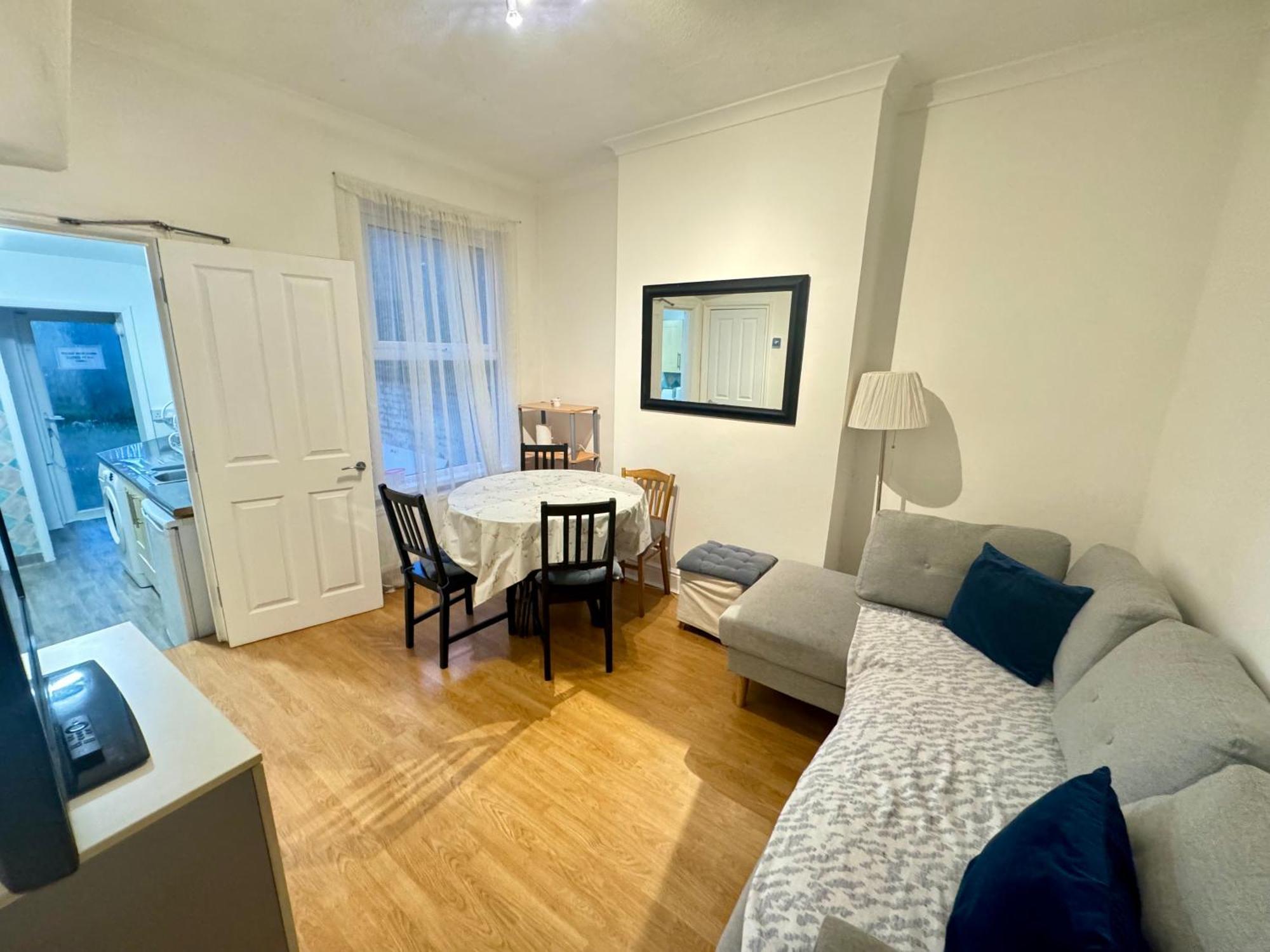 4 Bedroom House In Turnpike Lane/wood Ferienhaus *