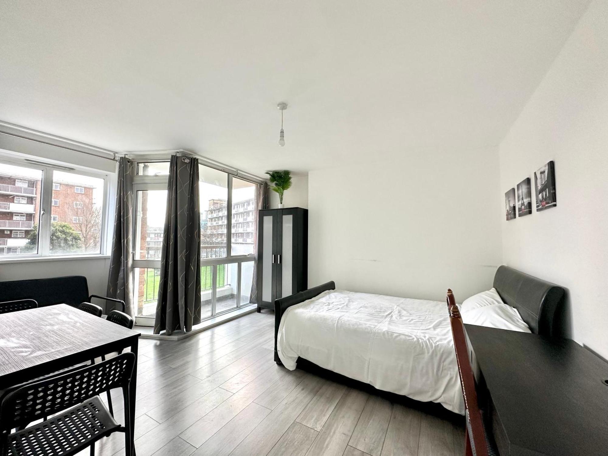 Fabulous 3 Bedroom Flat Sleeps 6 *
