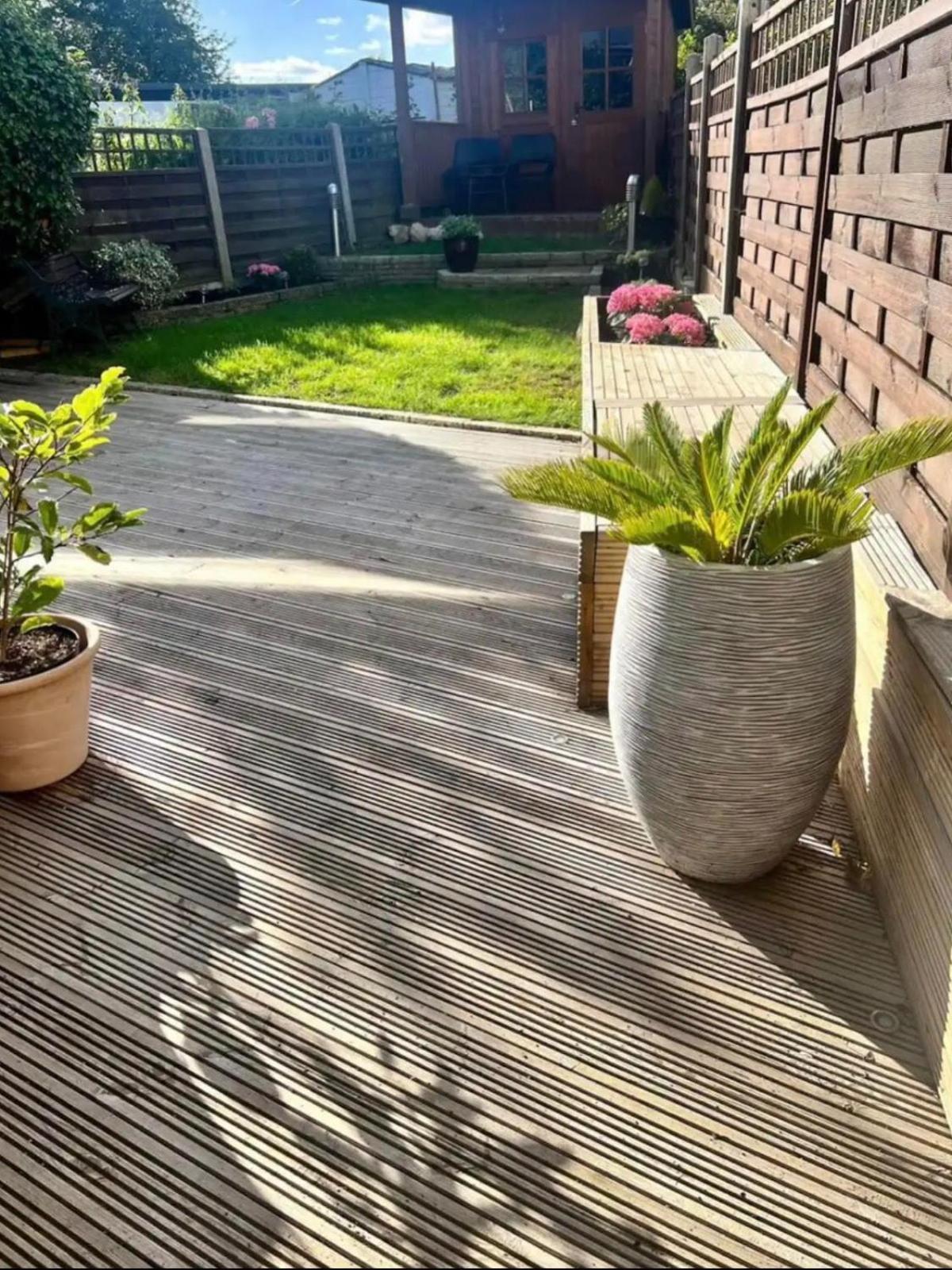 Gorgeous One Bedroom With Jacuzzi Bath Lägenhet