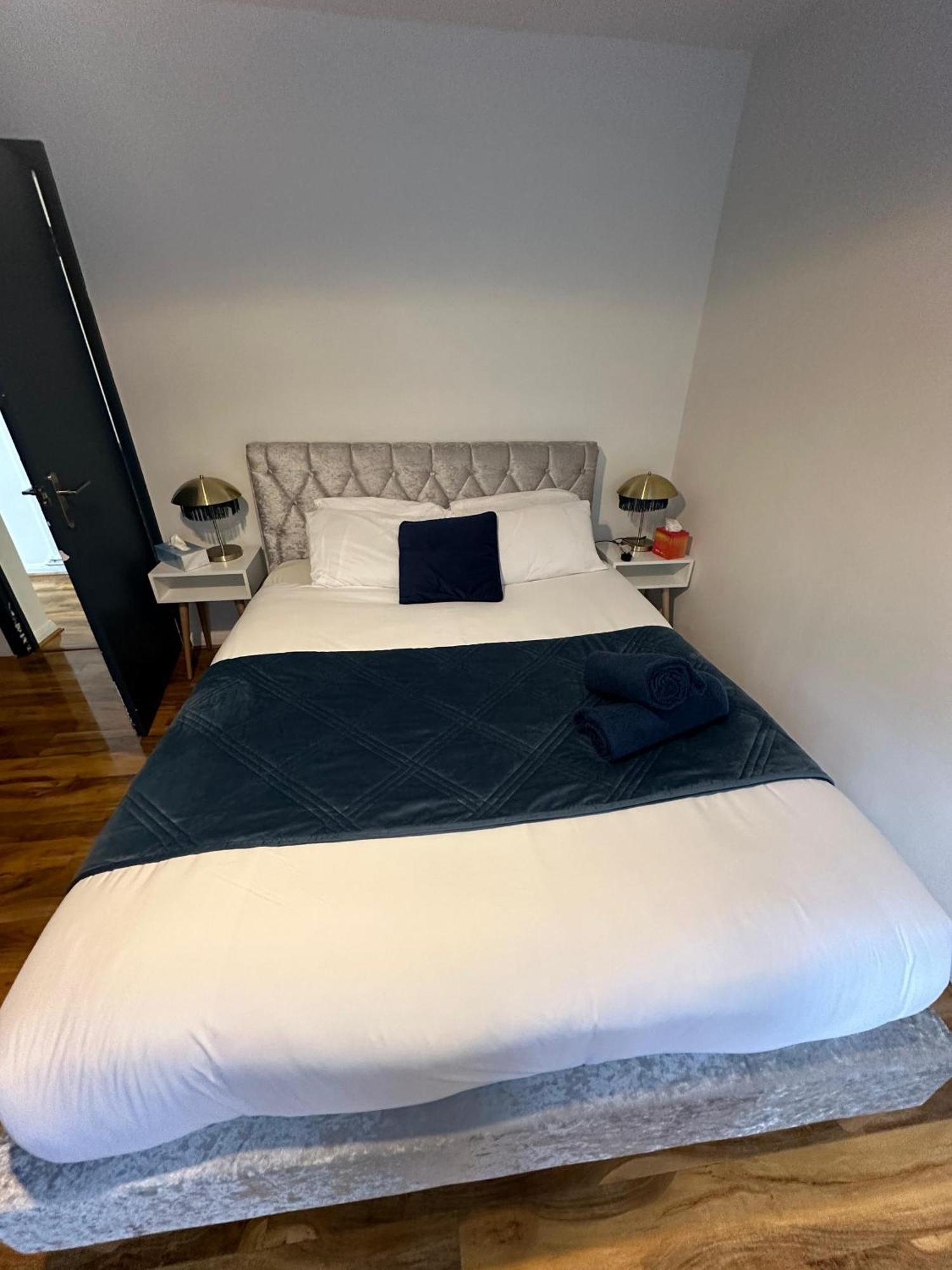 Elegant 2 Bedroom Flat In Chiswick Near Tube Stations Lejlighed London