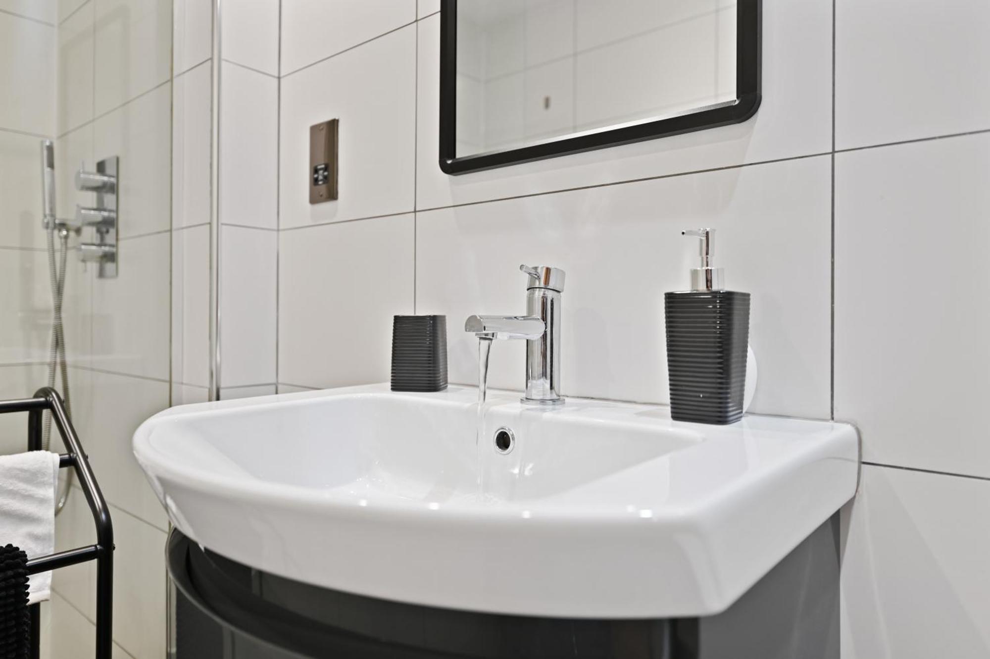 Appartamento Stunning 2 Bed Basement Flat In Hammersmith