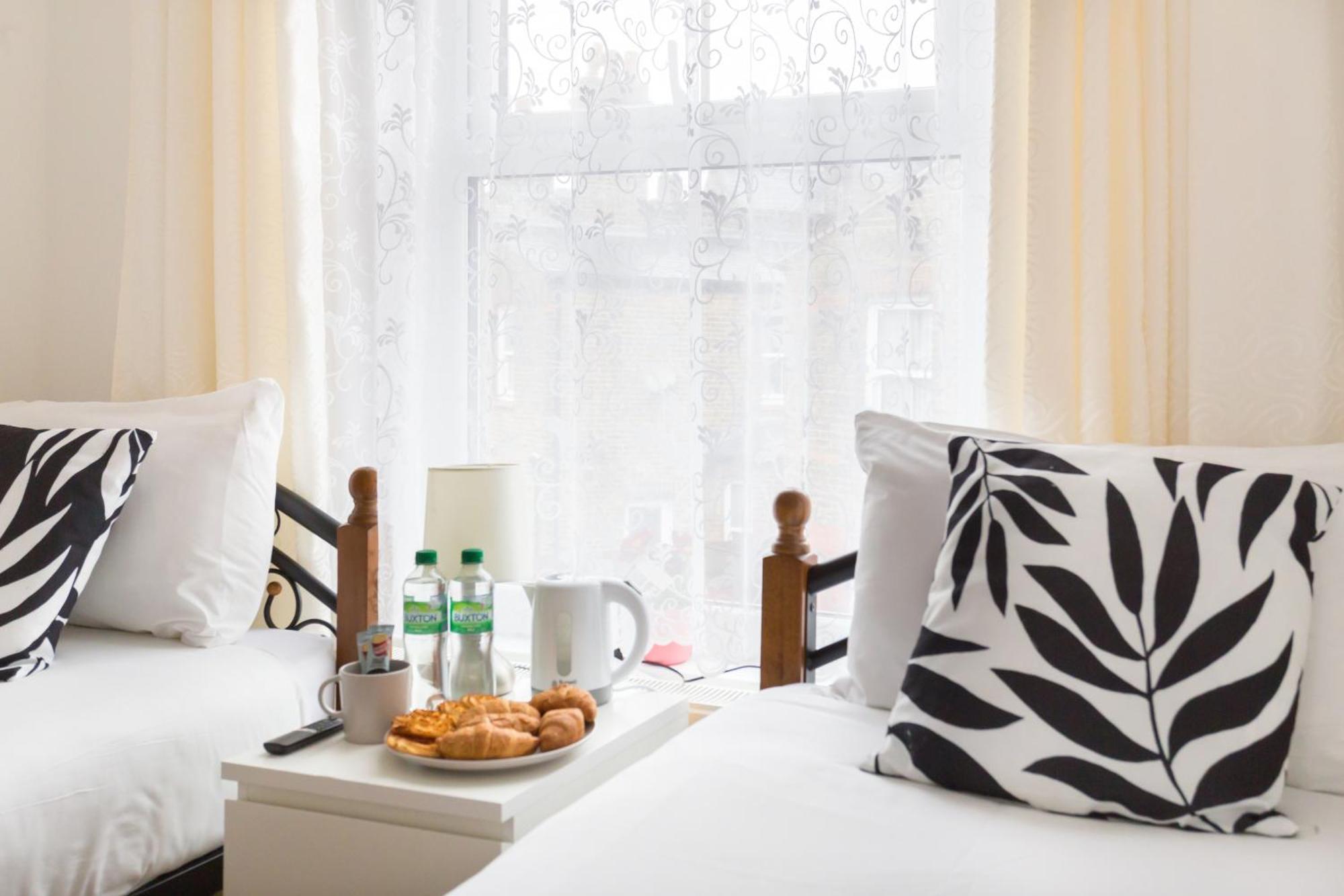 Wood Budget - Next To Mall & Metro Station - 10 Min To Center Londra