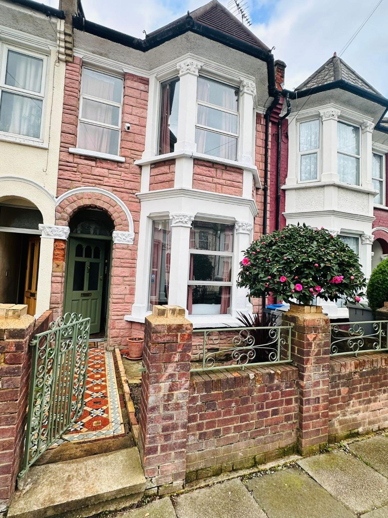 Charming, Renovated In Willesden Holiday home London