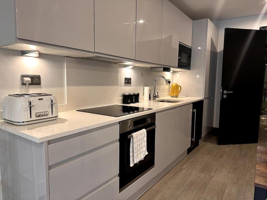 * The Cozy Nest * * London