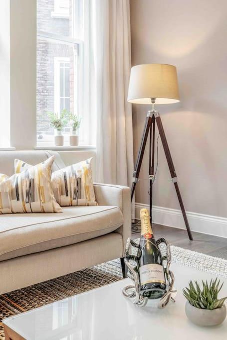 The Mayfair King Apartment *