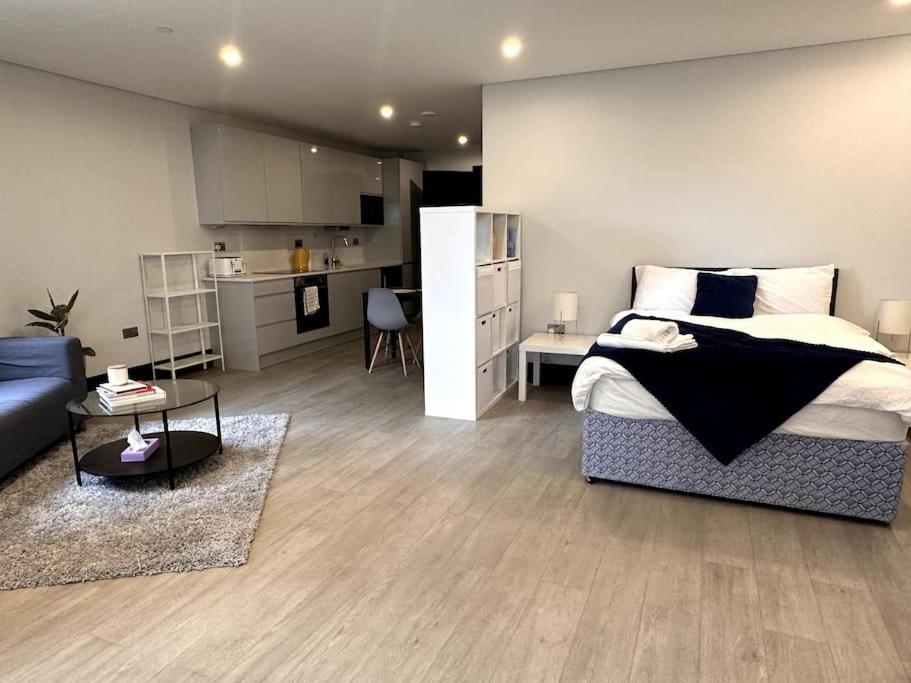 * The Cozy Nest * * London