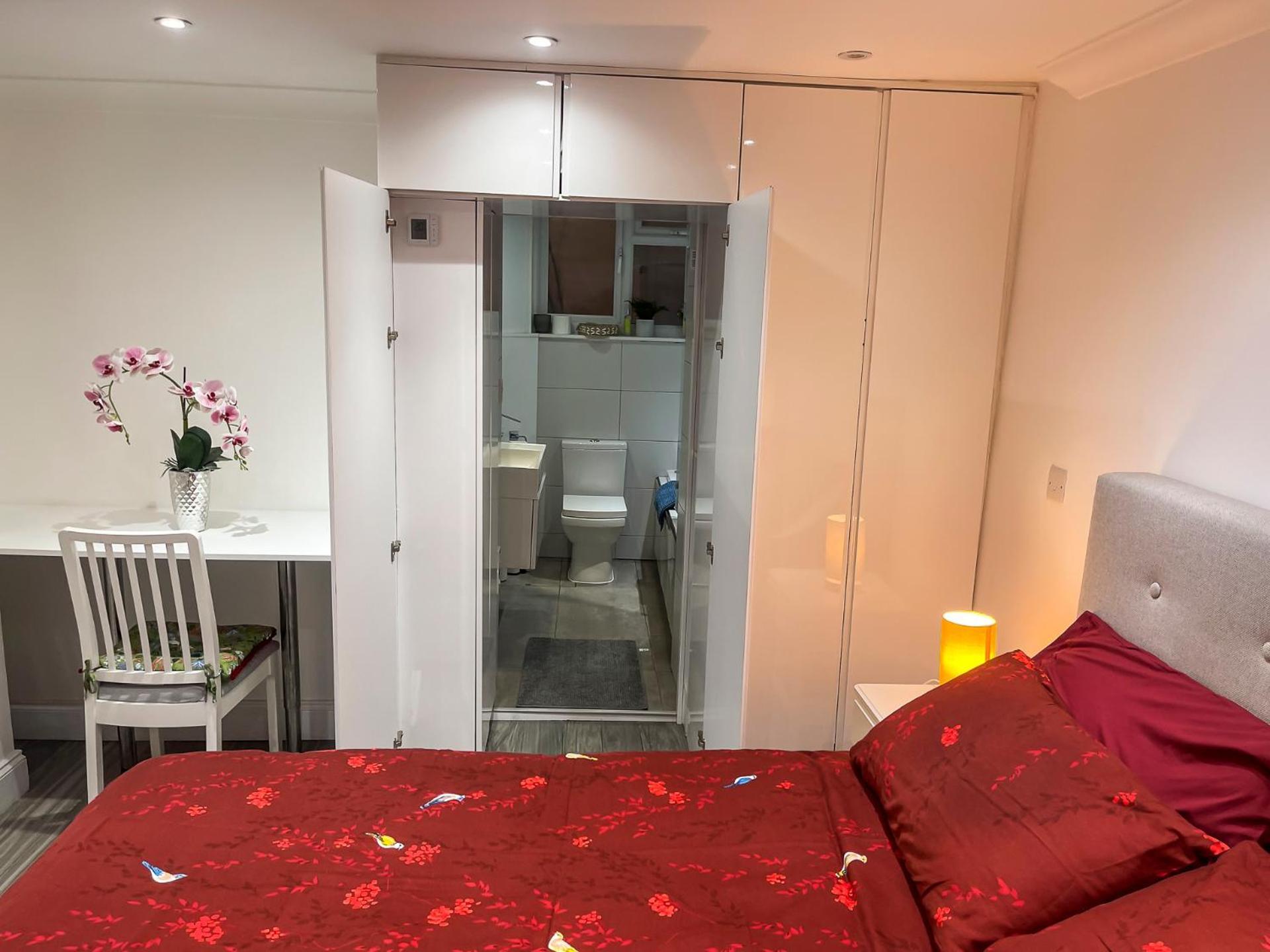 Appartamento 1 Bedroom Flat With Whirlpool Bath Londra