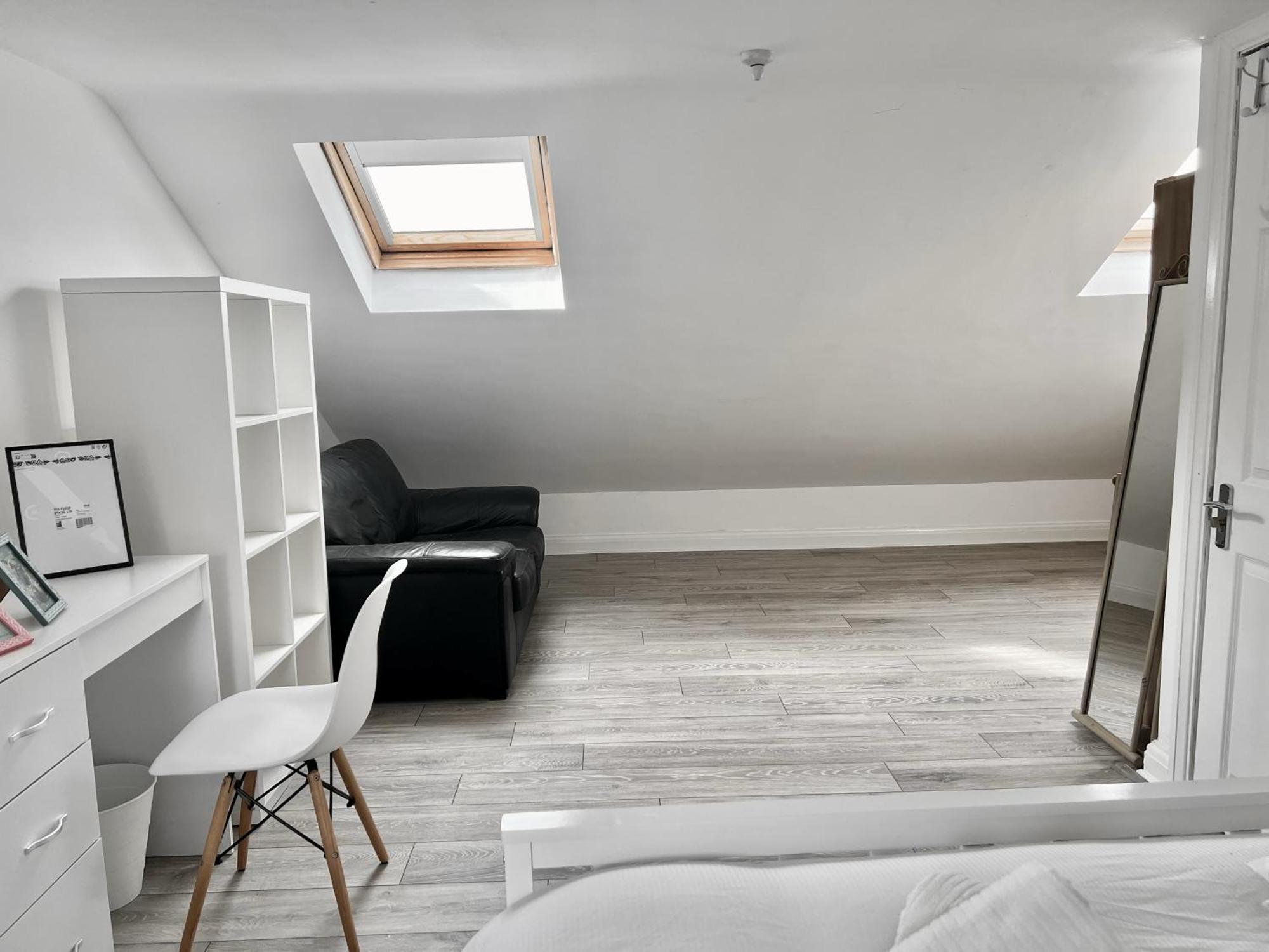 Westfield Shepherds Bush Guest house *