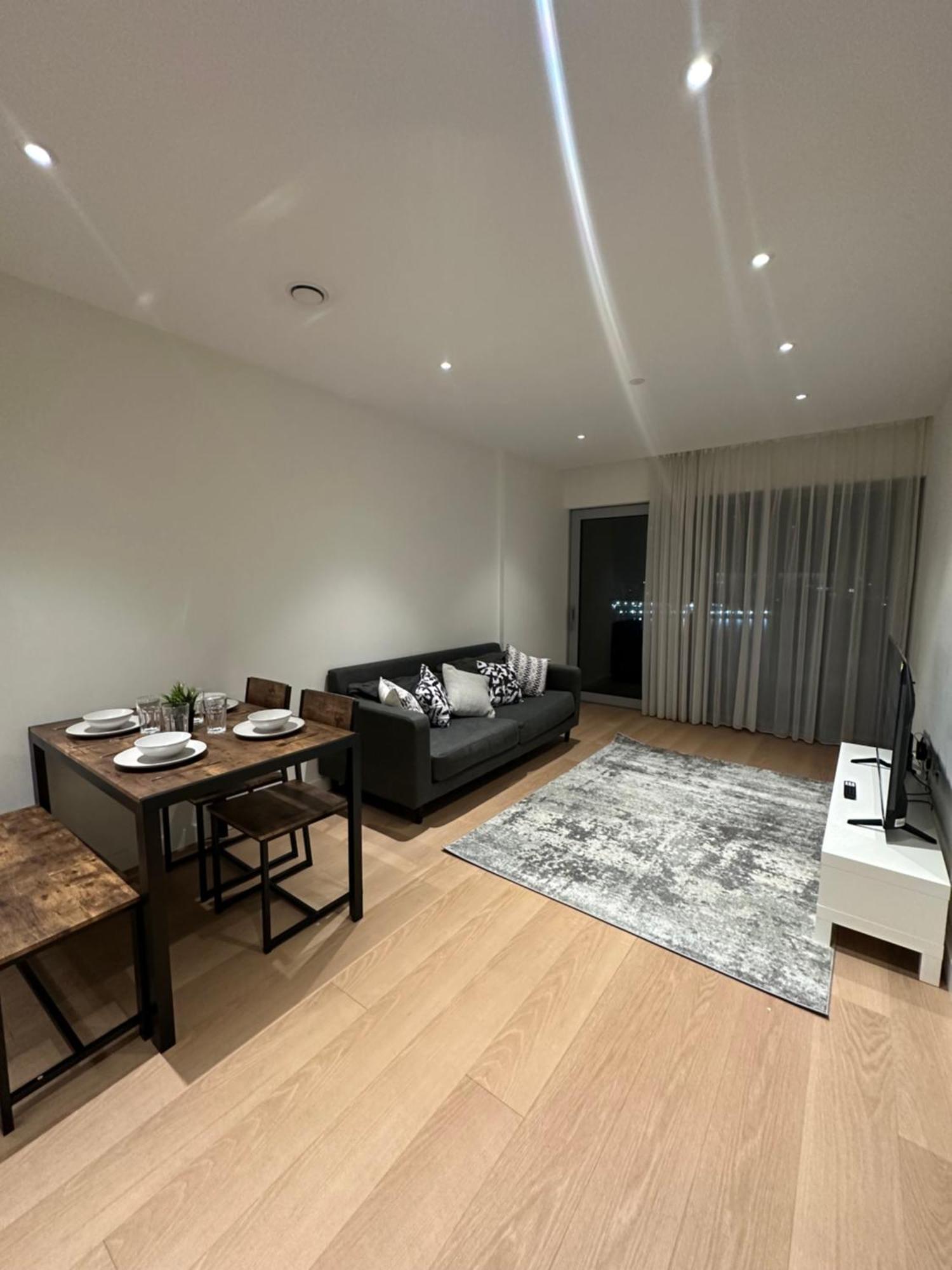 Luxury - 2 Minute Walk From The O2 Arena Appartement