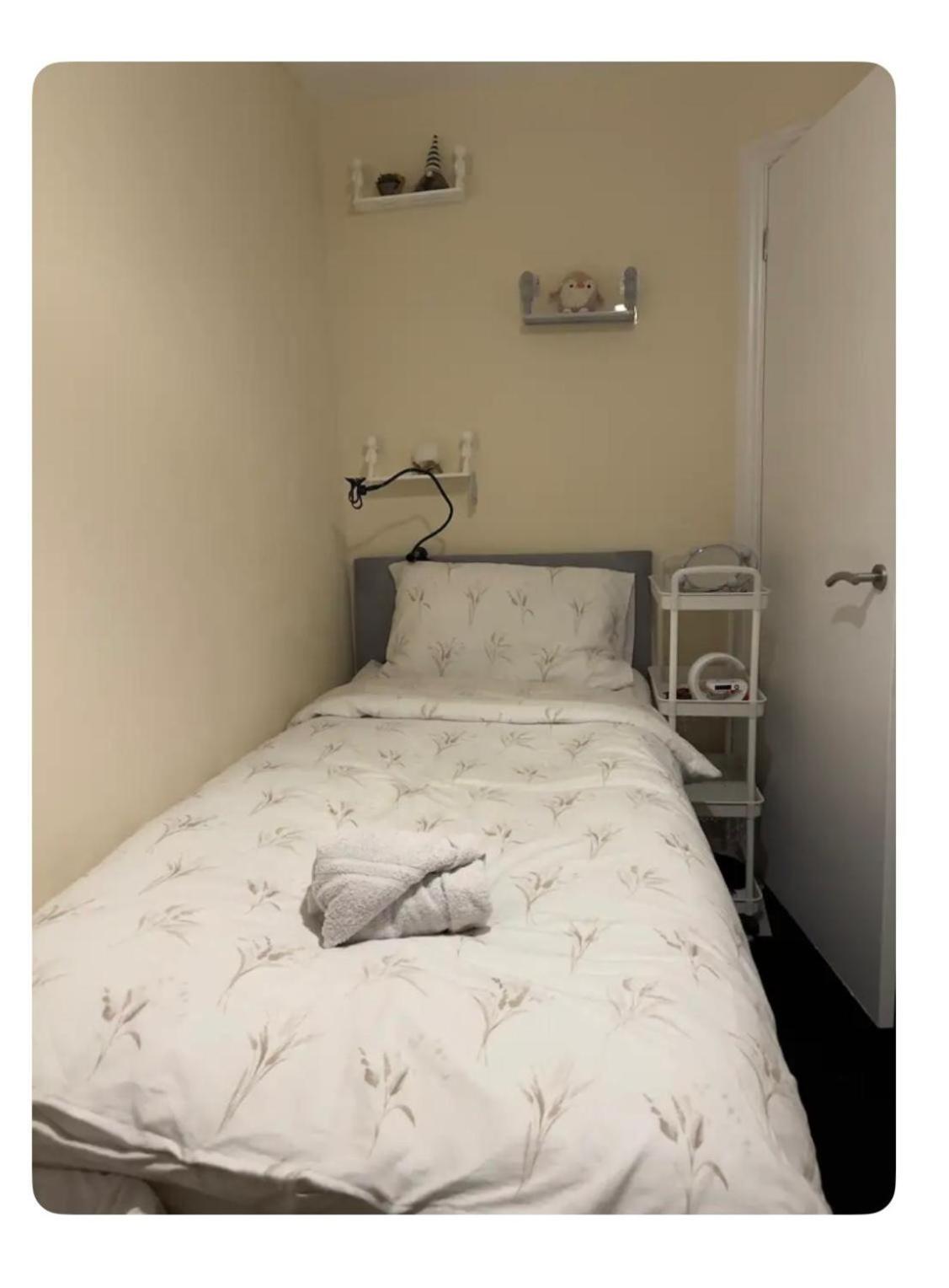 Excel Single - 5mins To Excel & 10mins To Canary Wharf Londra