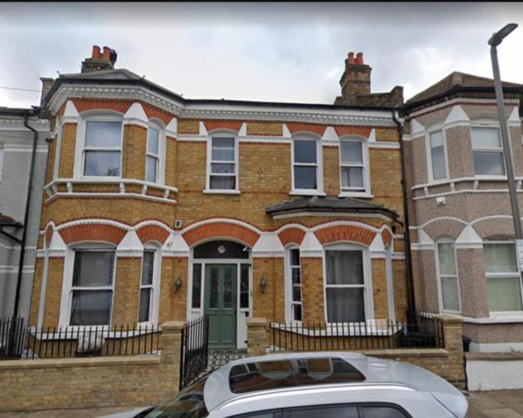 20 Mins To Central London, Stylish Sky Views 2 Bed * London