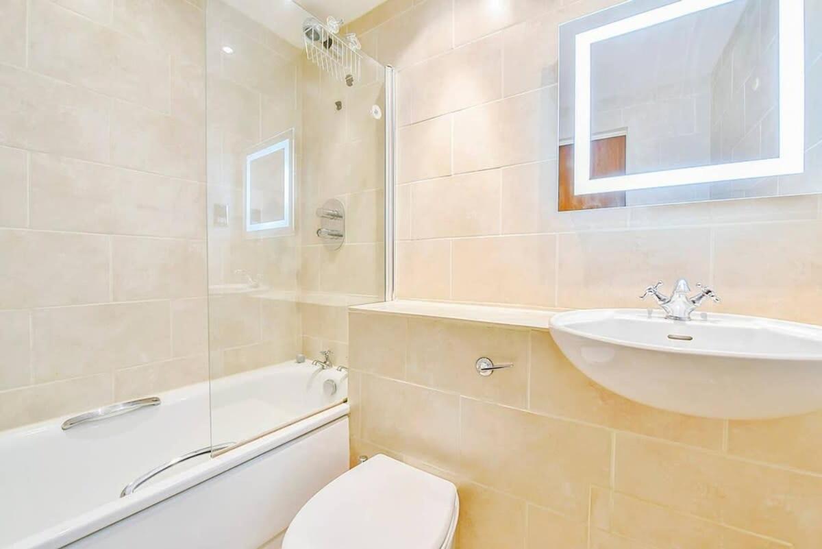 West End & Theatre-land 2 Beds & 2 Baths Apartment *