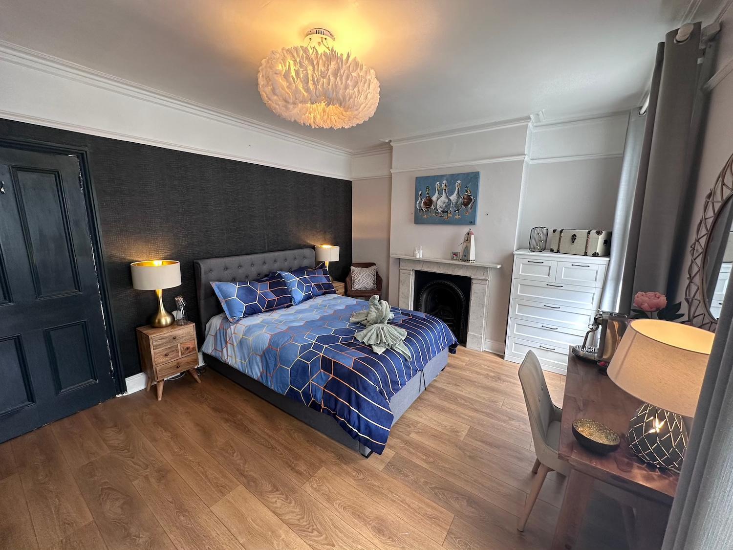 Large Bedroom In Beautiful House Privat overnatting