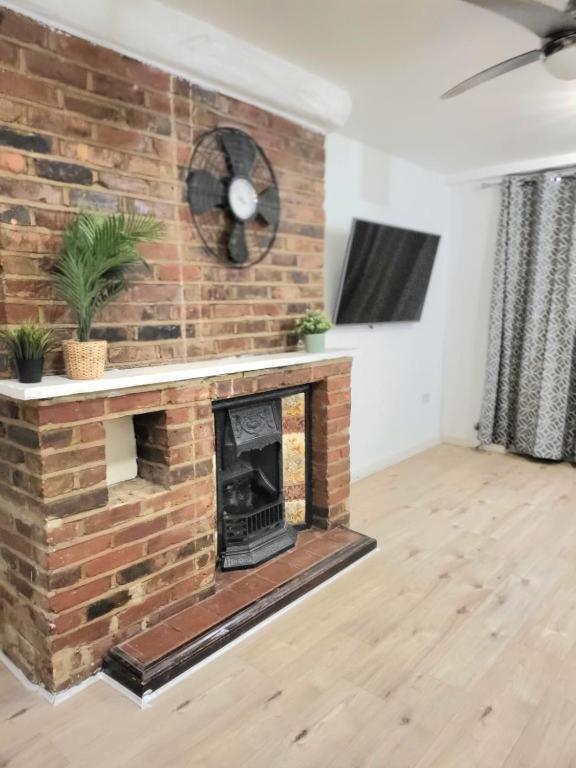Apartment Three Bed Flat In Mile End London
