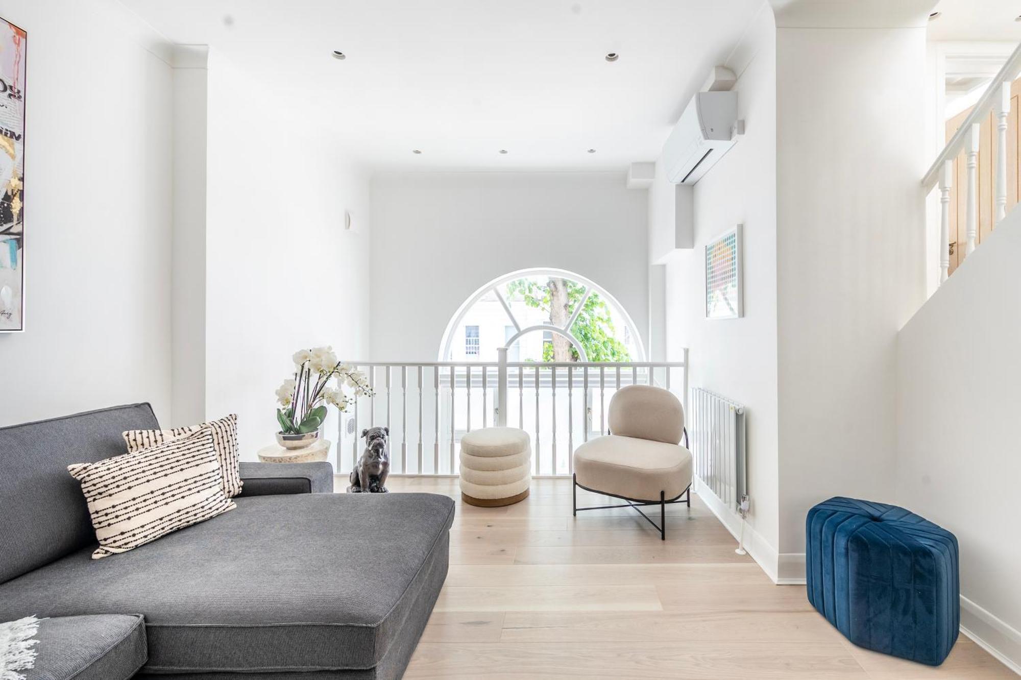 Ferienhaus Townhouse Moments From Hyde Park & Notting Hill - Free Luggage Storage Nearby And In Unit Washing Machine & Dryer London