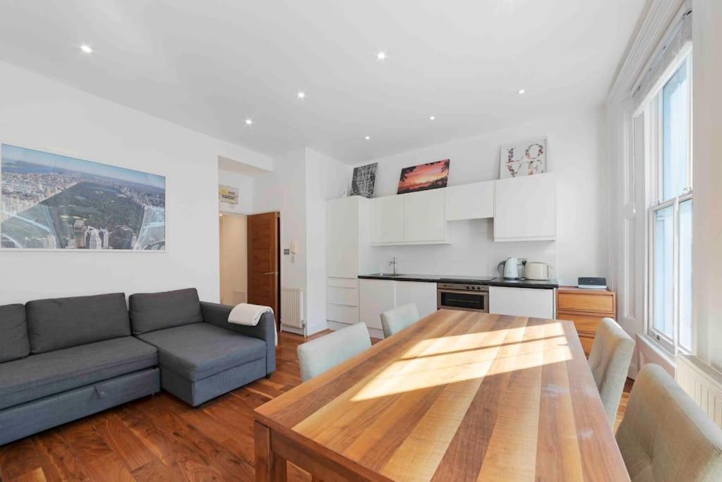 Huge 1 Bed -sleeps 4 De Lux Soho Fitzrovia * London