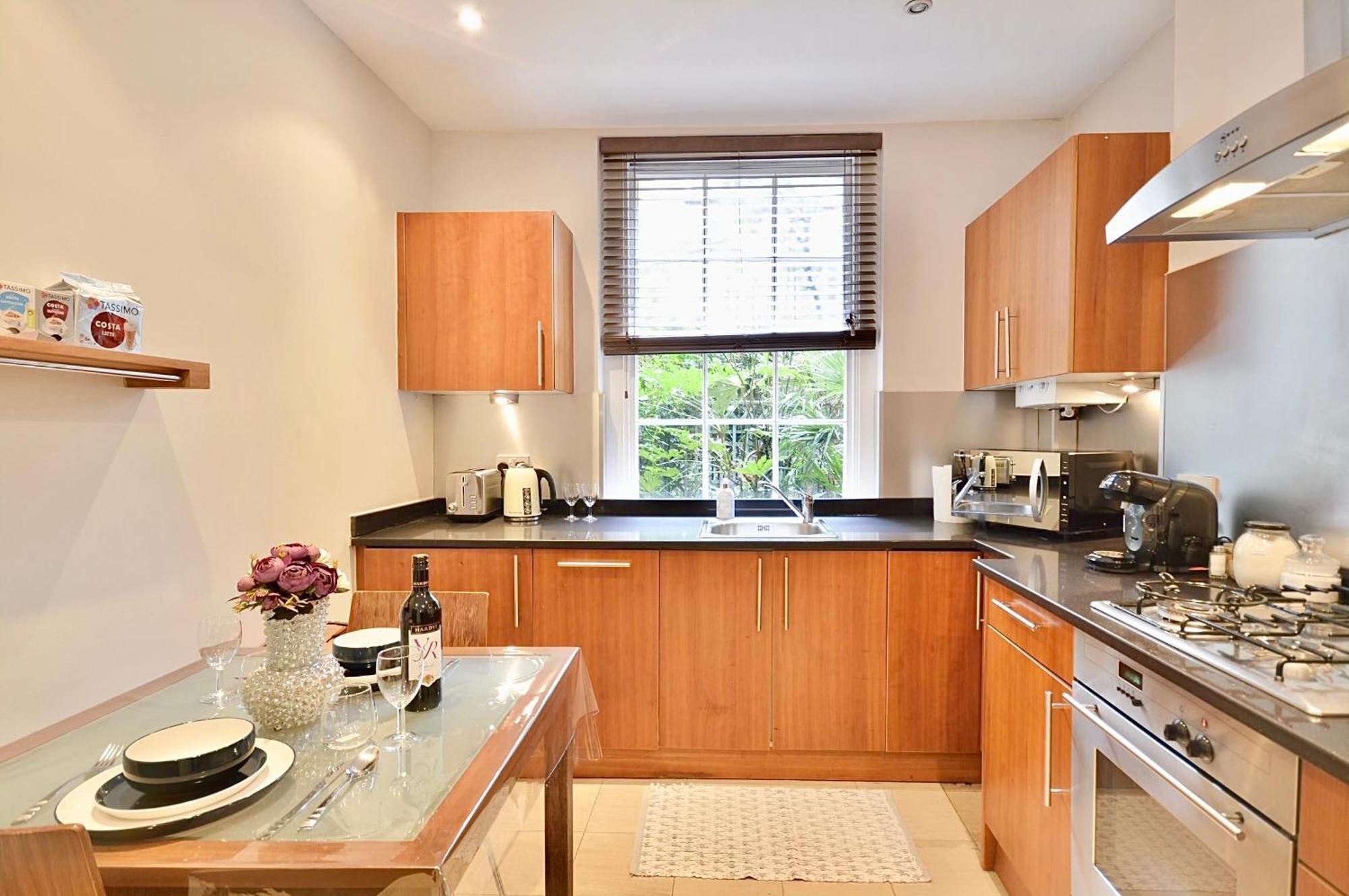 Kensington Apartment, Breakfast, 2 Baths Appartement Londen