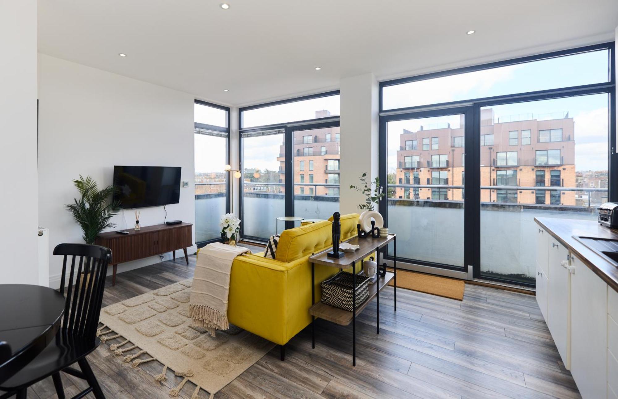 The Harlesden Classic - Lovely 2bdr Flat With Balcony * London