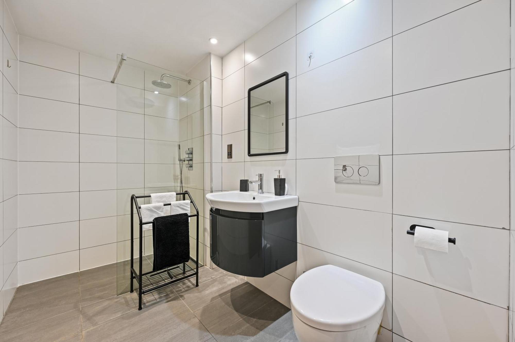 Stunning 2 Bed Basement Flat In Hammersmith * Londra