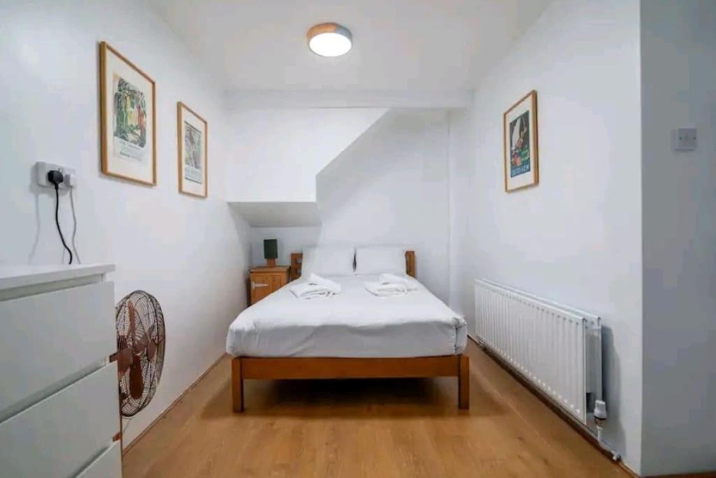 Quiet 4 Bedroom House Between Camden & Kings Cross Londra