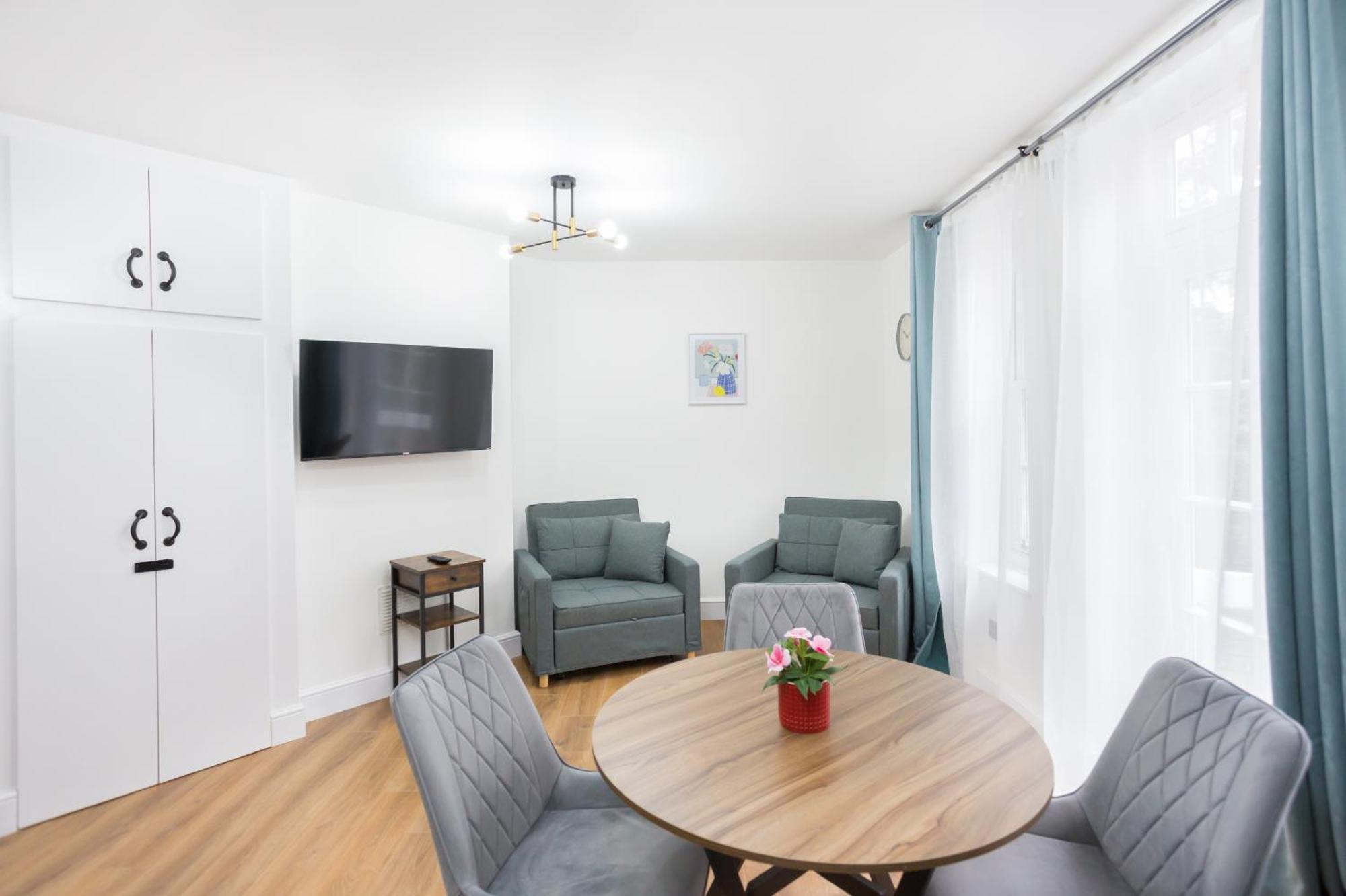 Lejlighed Centre One Bedroom Next To Station, Newly Renovated