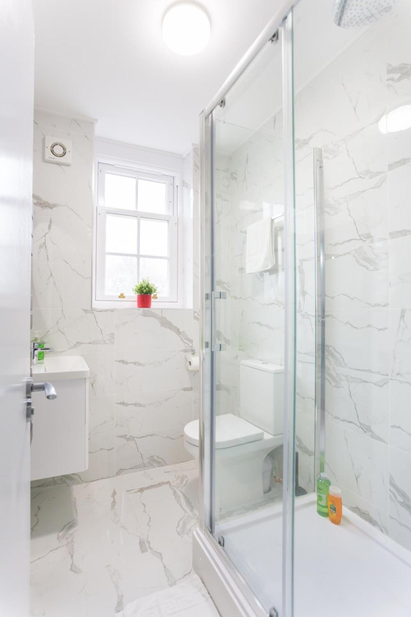 Lejlighed Centre One Bedroom Next To Station, Newly Renovated