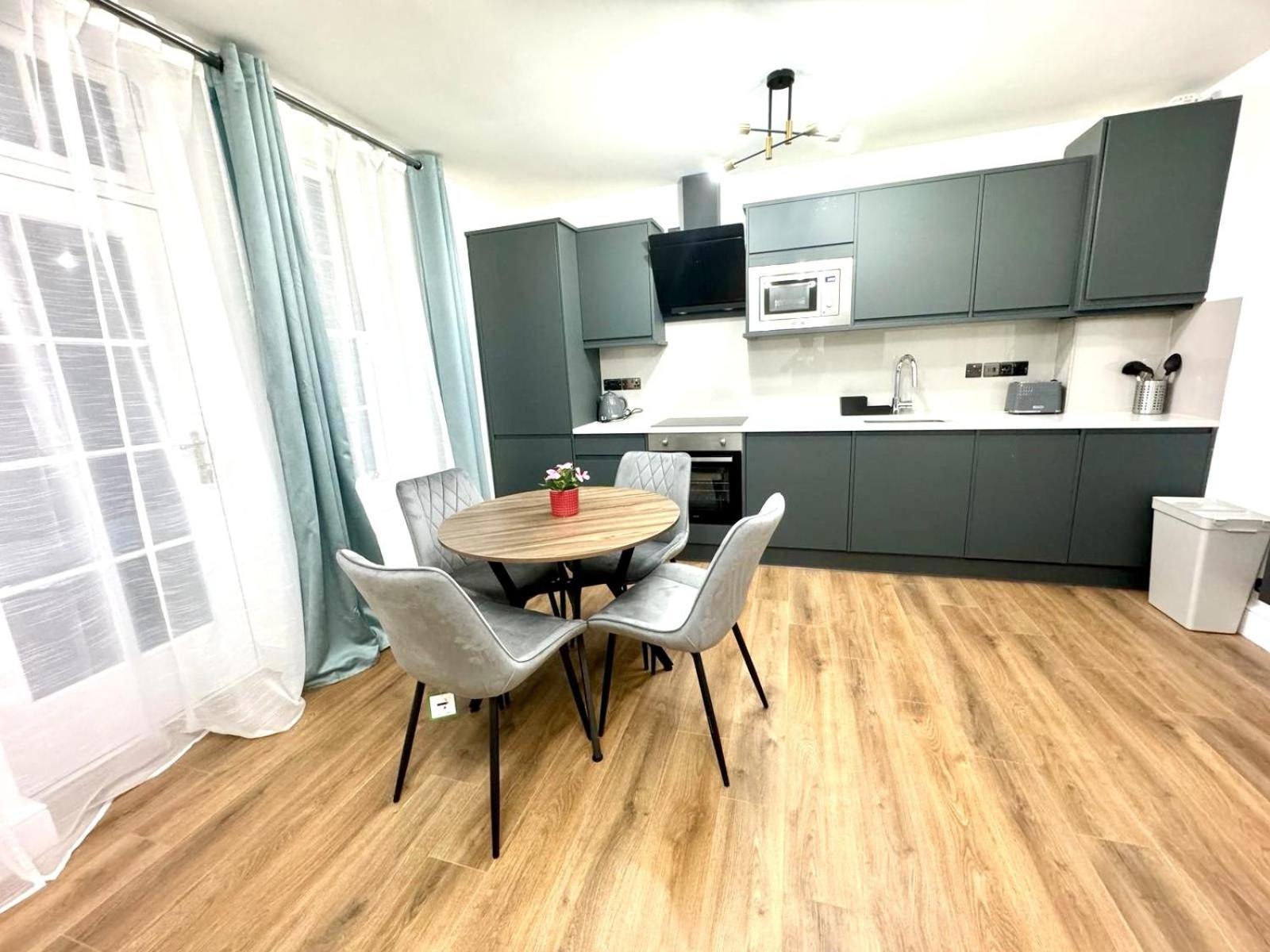 Lejlighed Centre One Bedroom Next To Station, Newly Renovated