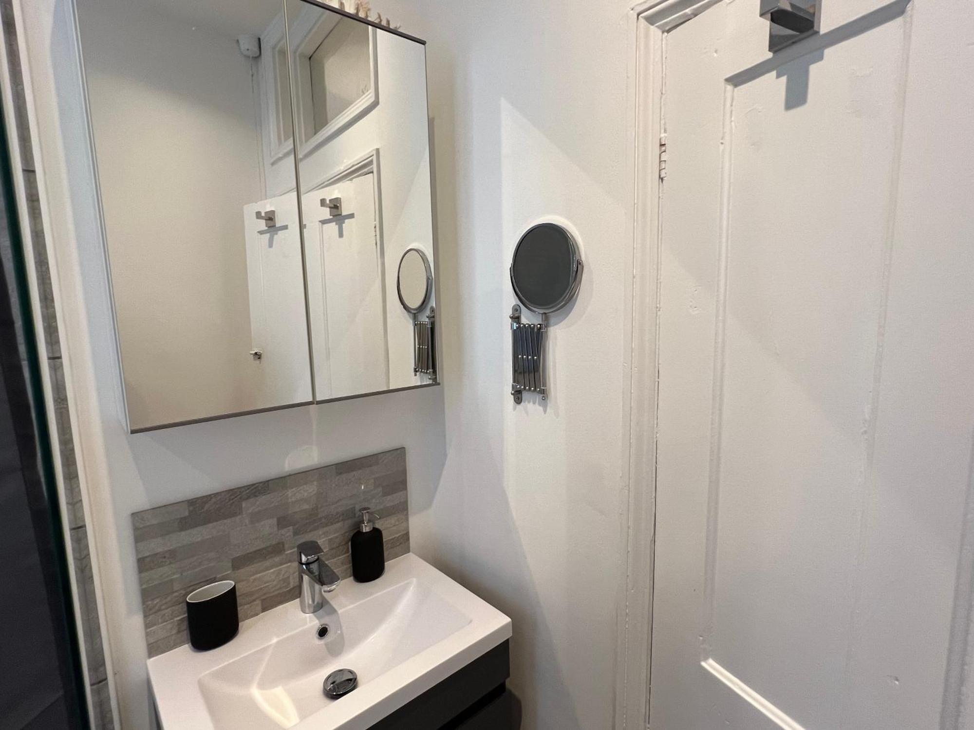 2 Bedroom Flat 10 Min Walk To Tube Lägenhet
