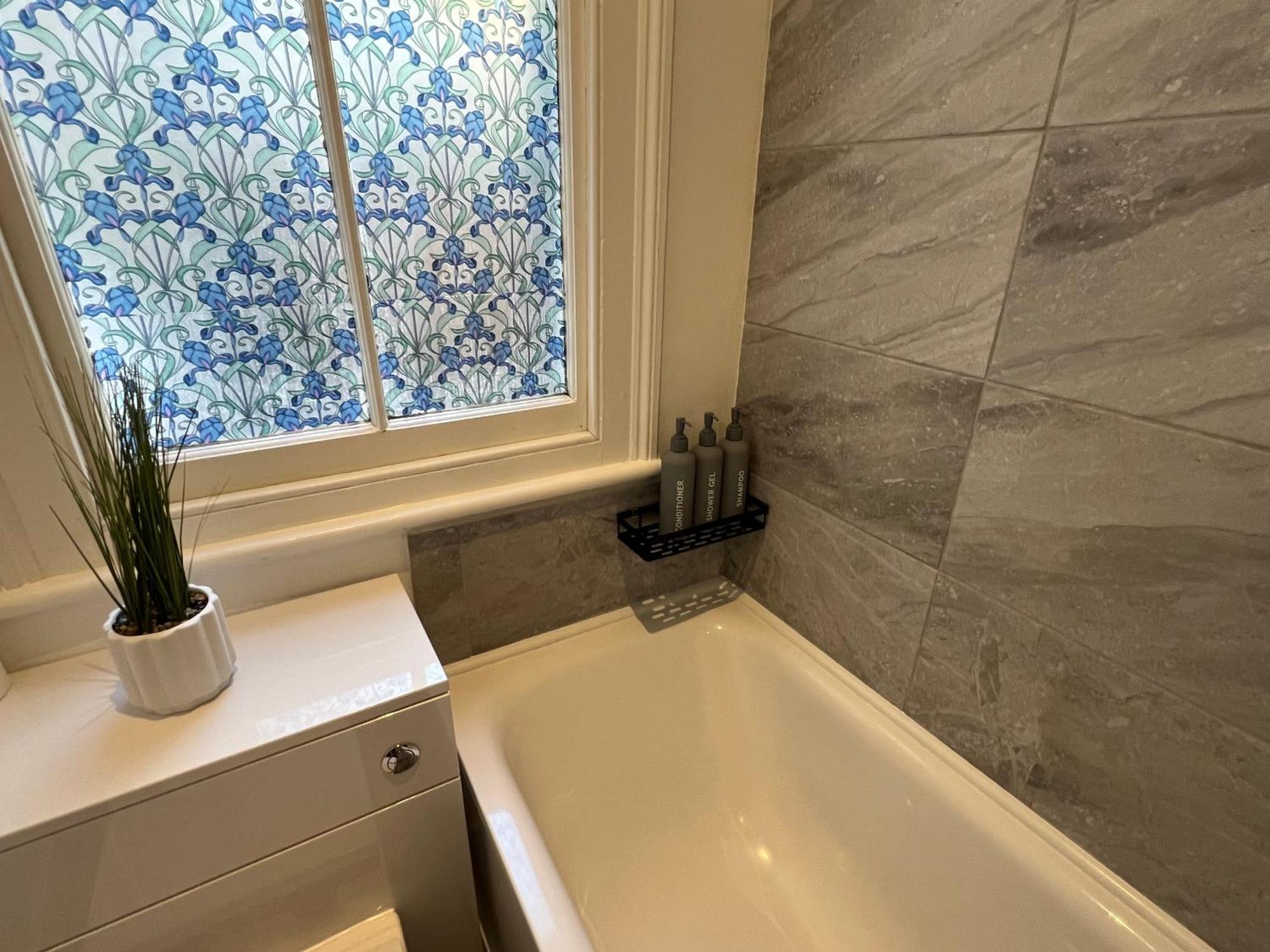 2 Bedroom Flat 10 Min Walk To Tube Appartamento Londra