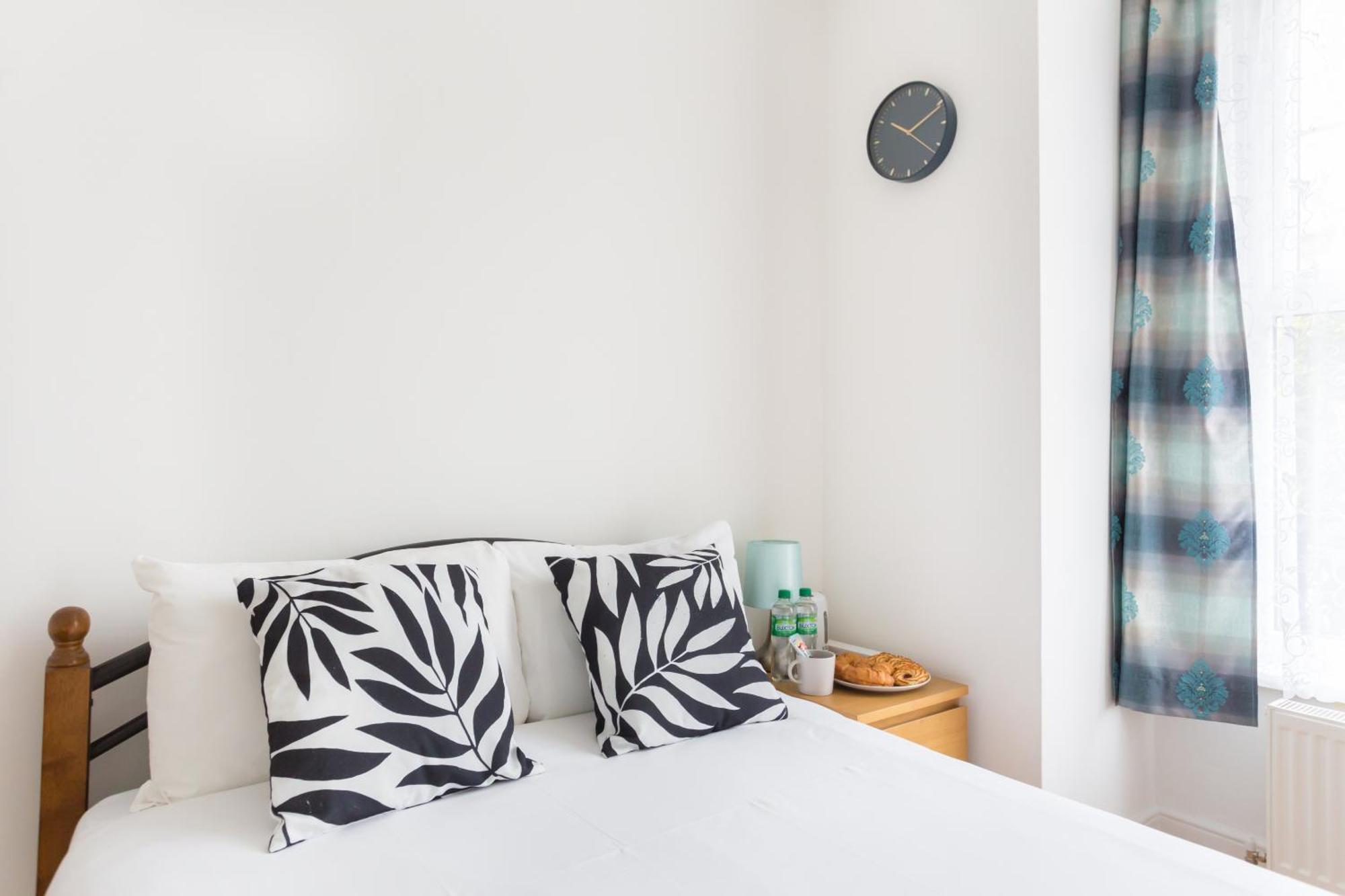 Casa vacanze Wood Budget - Next To Mall & Metro Station - 10 Min To Center