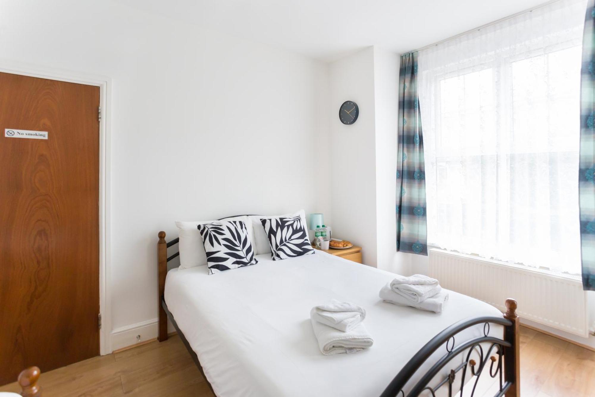 Wood Budget - Next To Mall & Metro Station - 10 Min To Center Londra