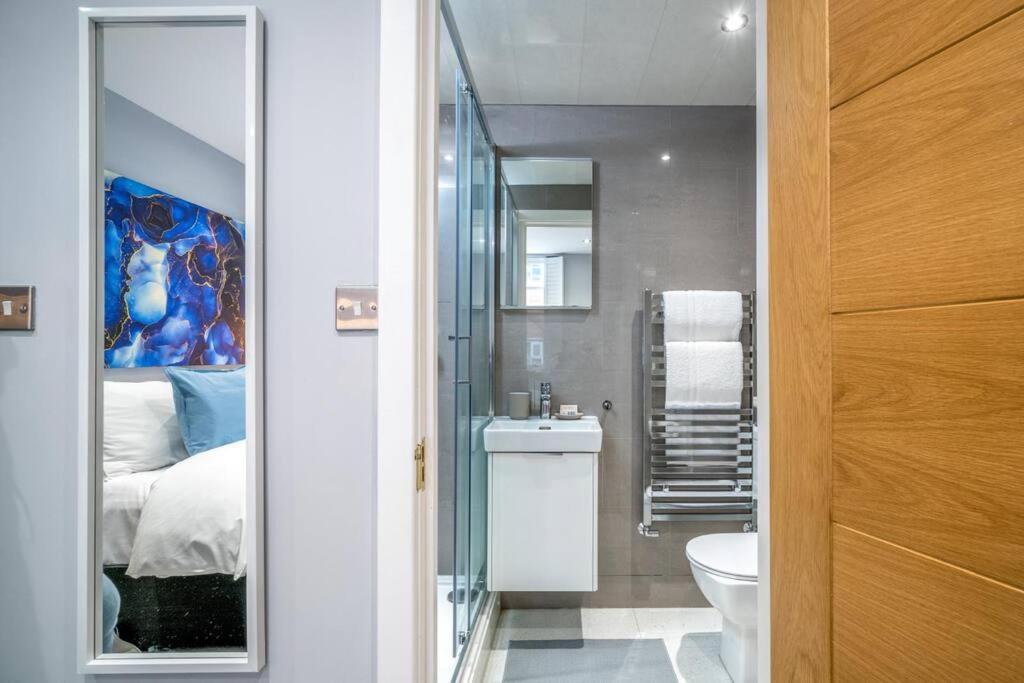 Luxury 6 Bedroom House In Star Street * Londra