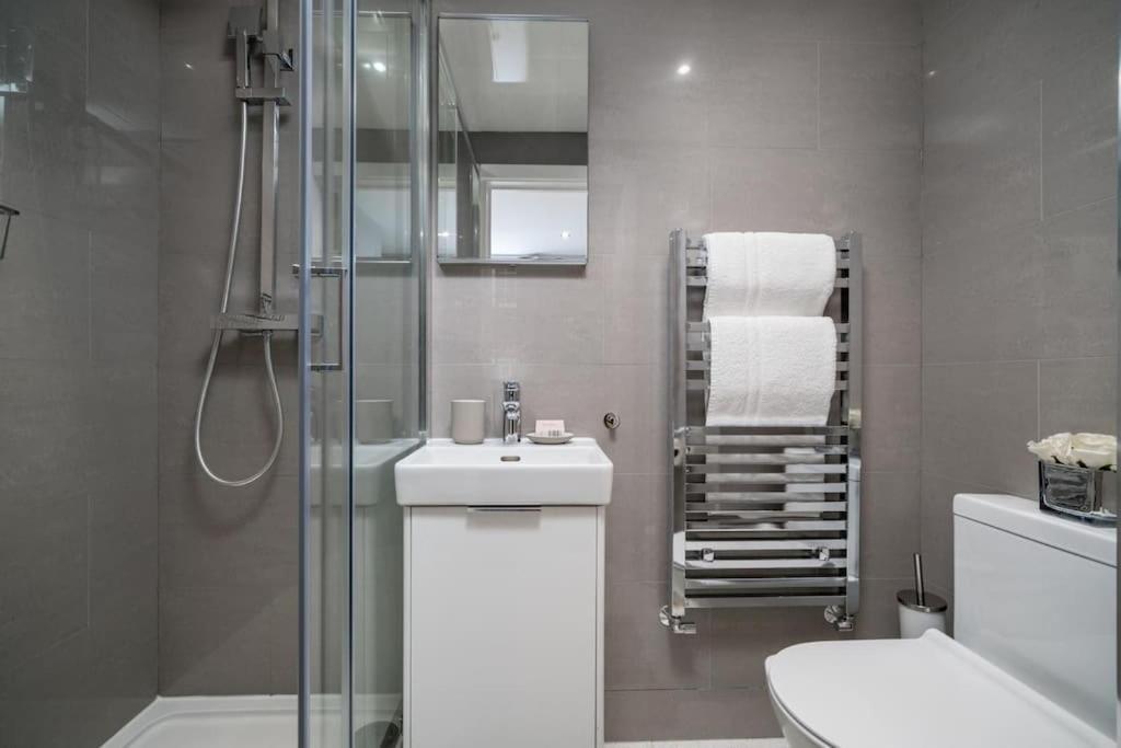 Luxury 6 Bedroom House In Star Street Casa vacanze