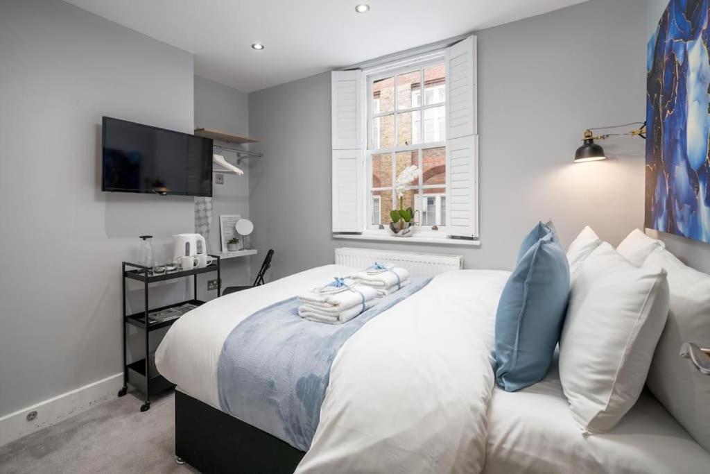 Luxury 6 Bedroom House In Star Street Londra