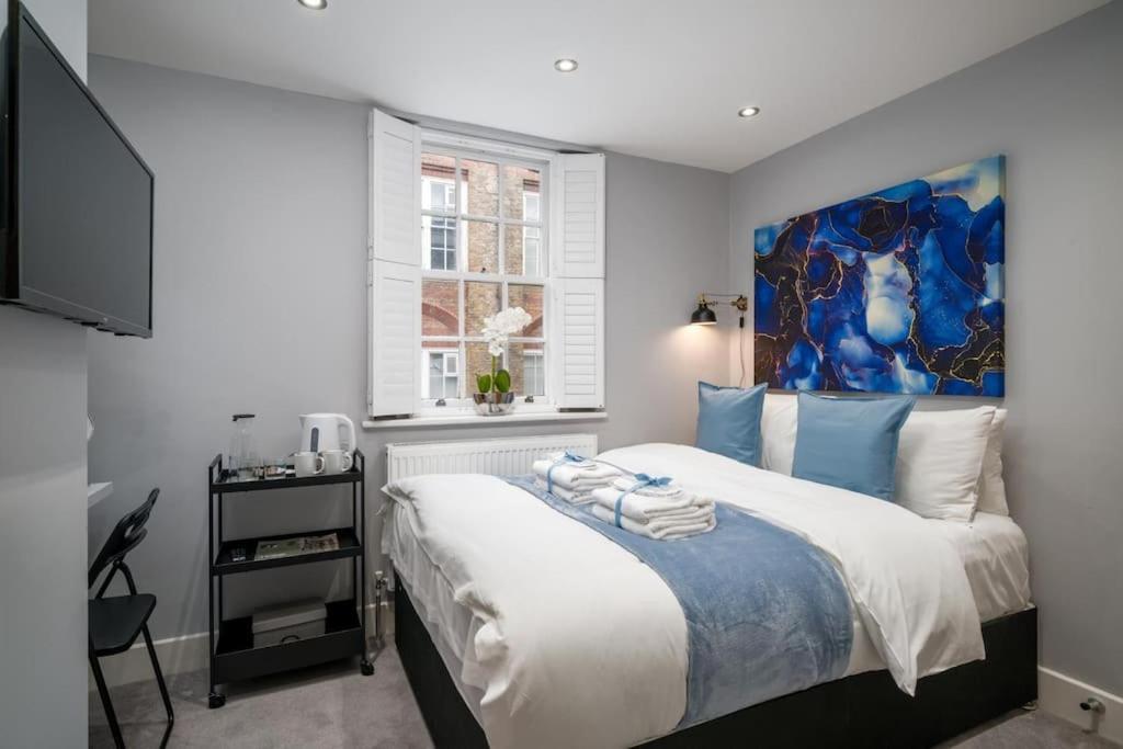 Luxury 6 Bedroom House In Star Street * Londra