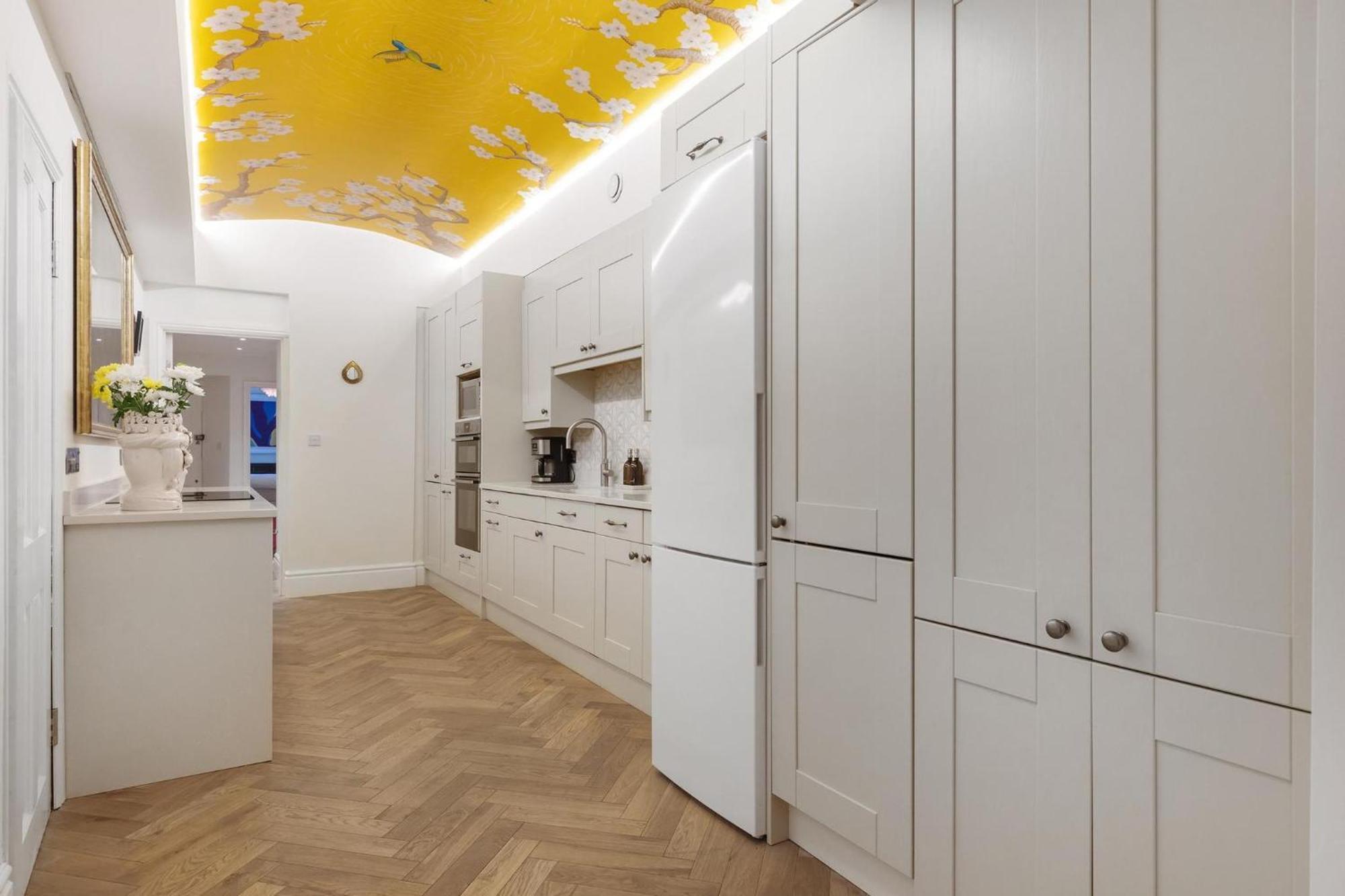 Stylish Kensington Courtyard Apartment