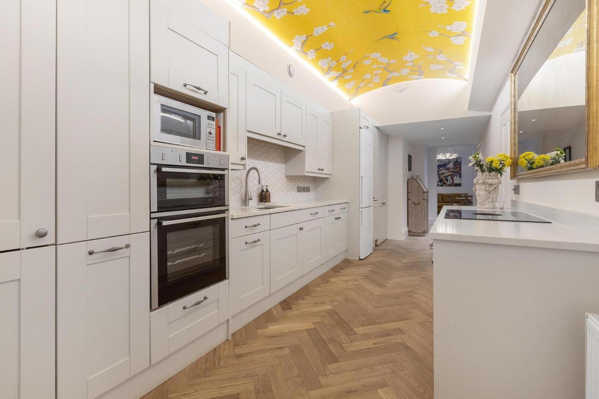 Stylish Kensington Courtyard Apartment