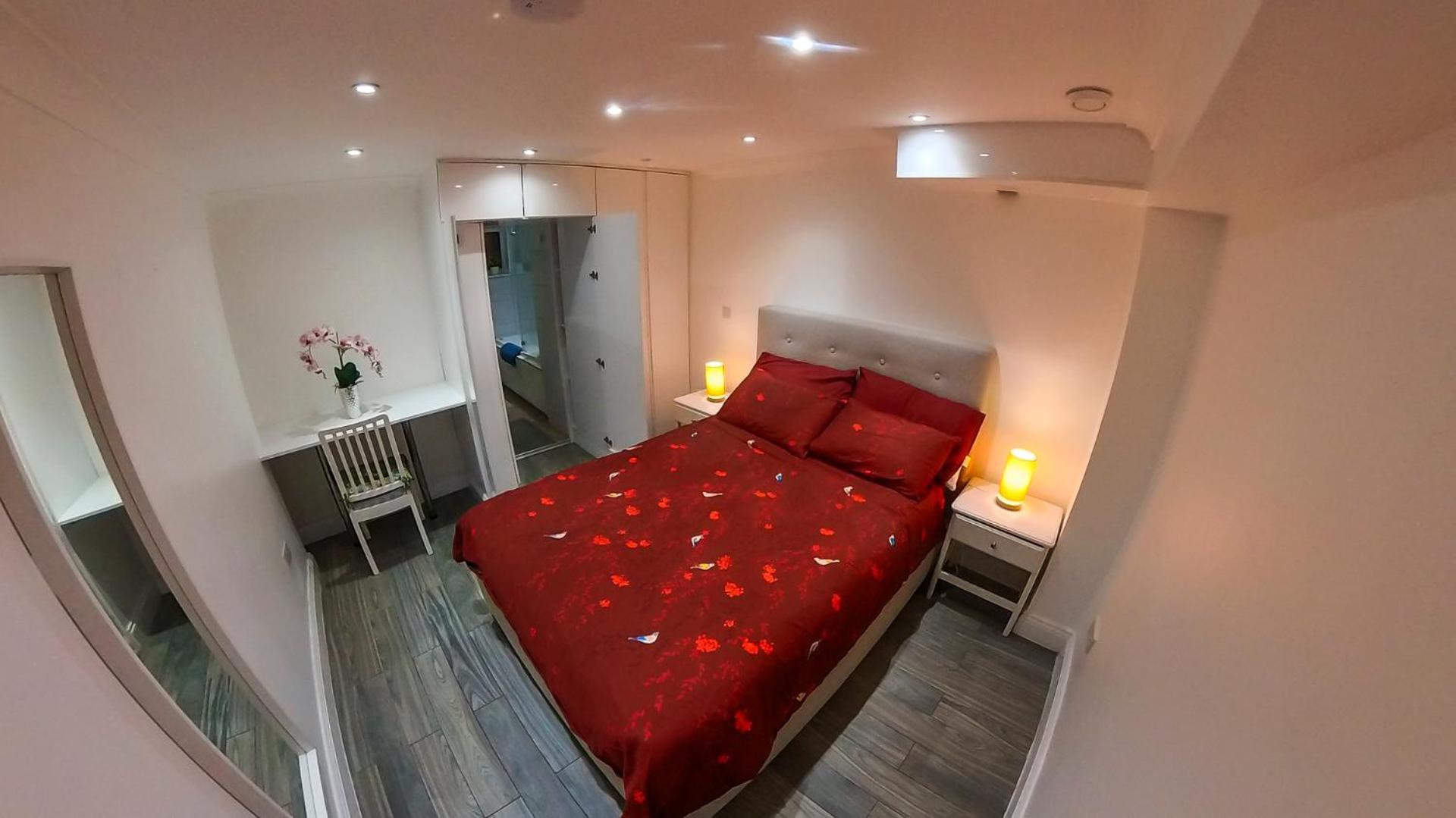 Appartamento 1 Bedroom Flat With Whirlpool Bath Londra