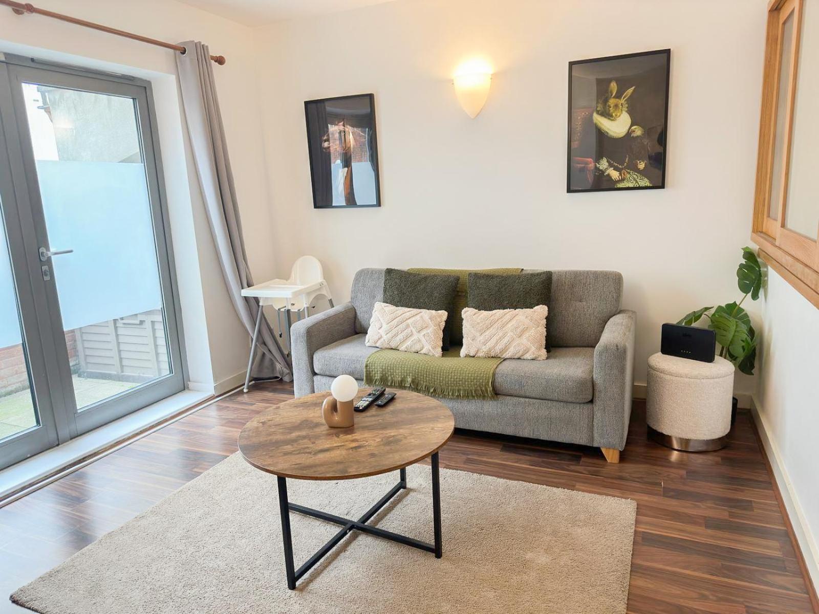 1 Bedroom Flat With Free Parking In Canary Wharf Near Musuem London