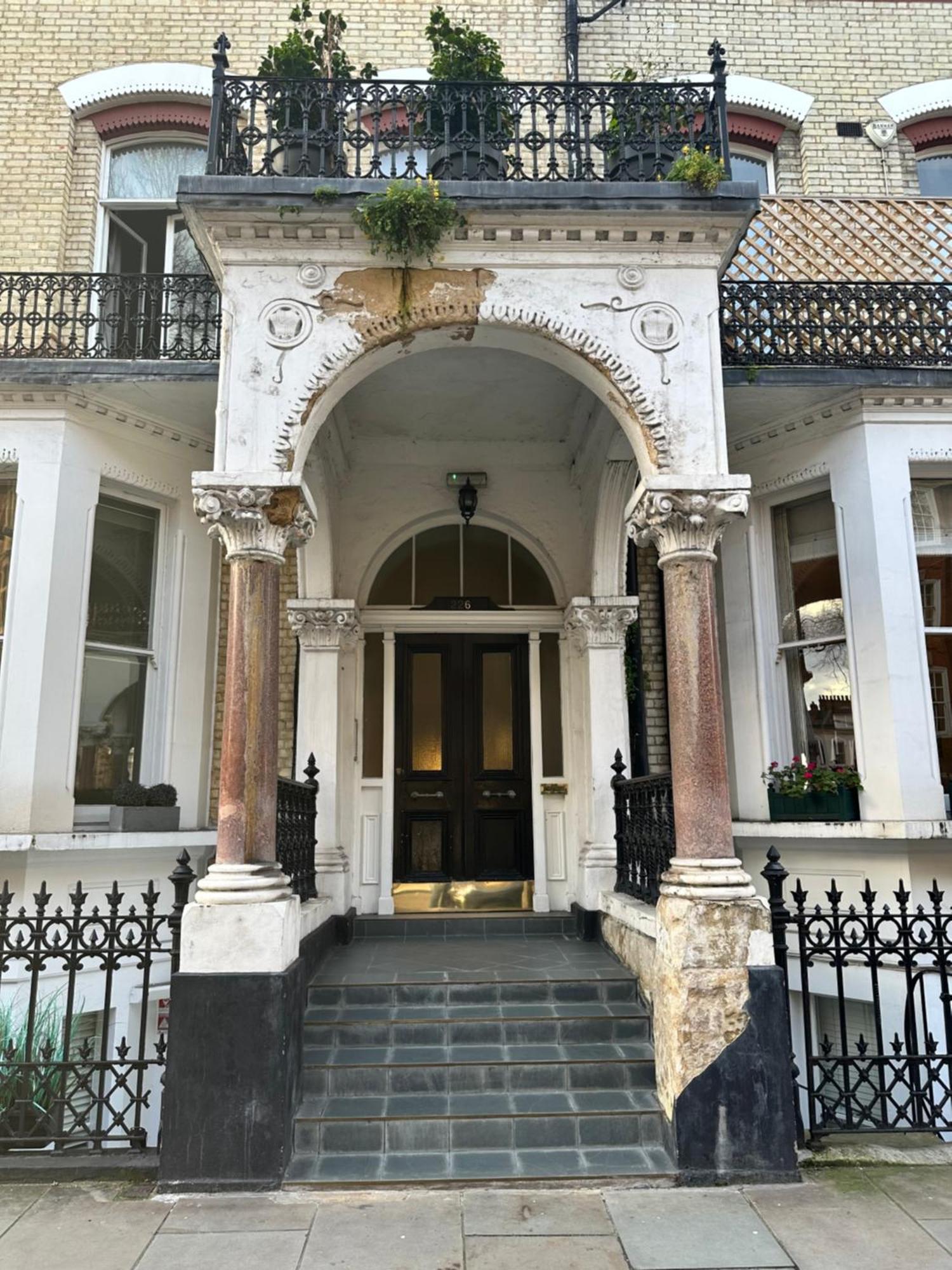 3 Bedroom Top Floor Kensington